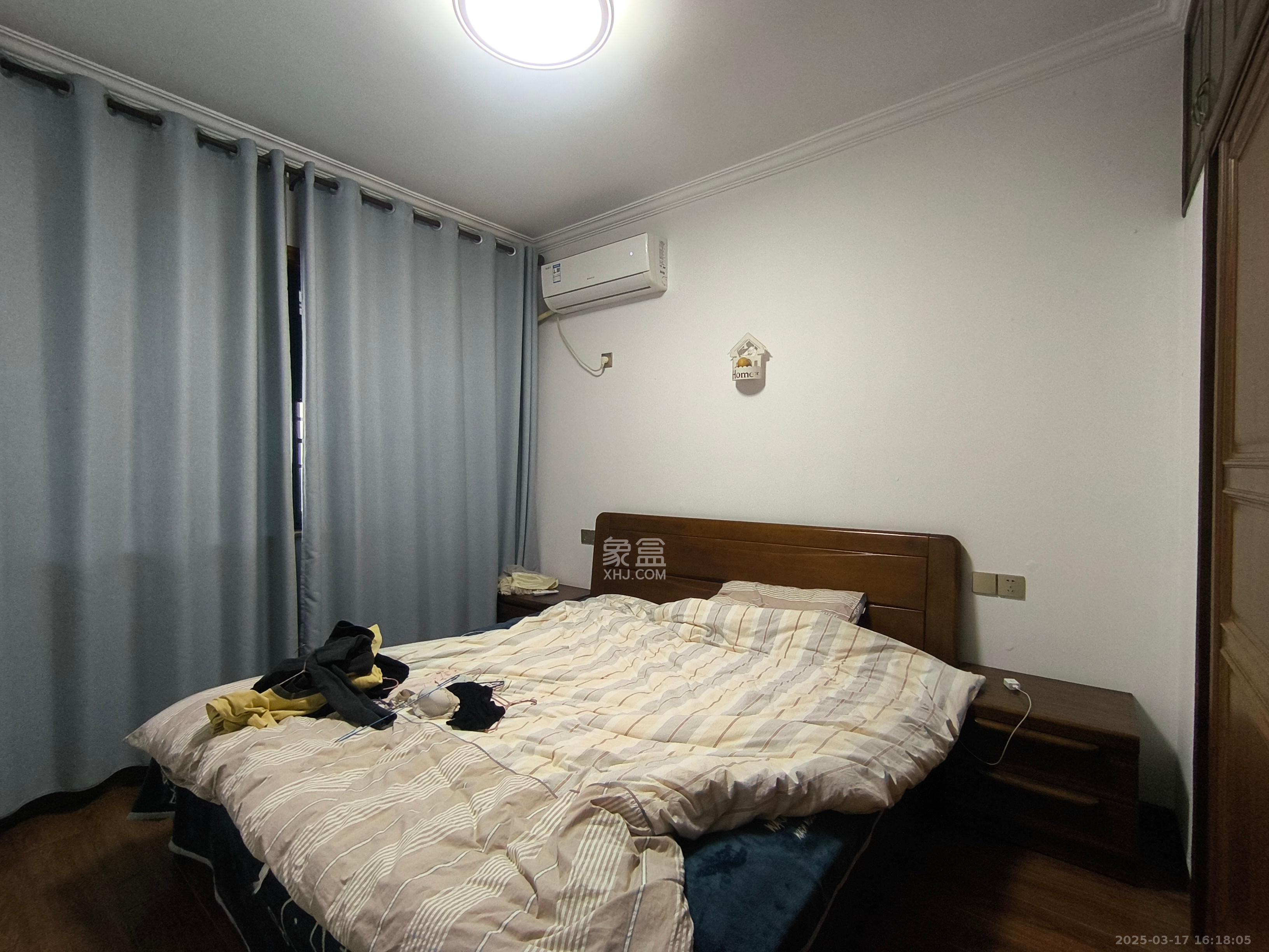 中南国际眼镜城(中伟商业中心) 3室2厅1卫 2400.0元/月 中南国际眼镜城(中伟商业中心) 3室2厅1卫 2400.0元/月室内图