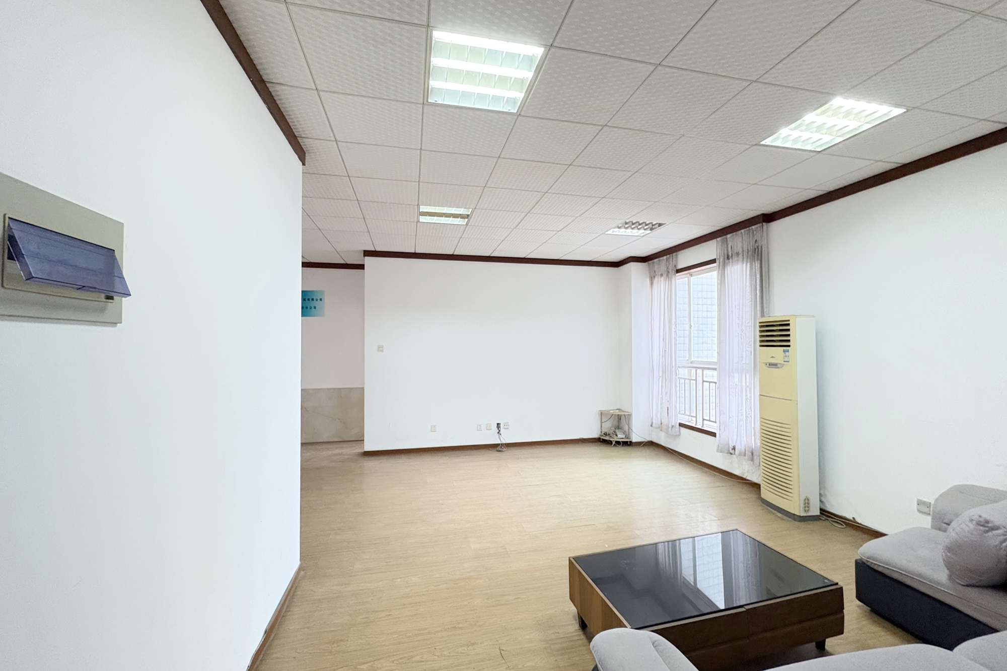 新楚天扶华庭  4室2厅2卫    128.0万 新楚天扶华庭  4室2厅2卫    128.0万客厅