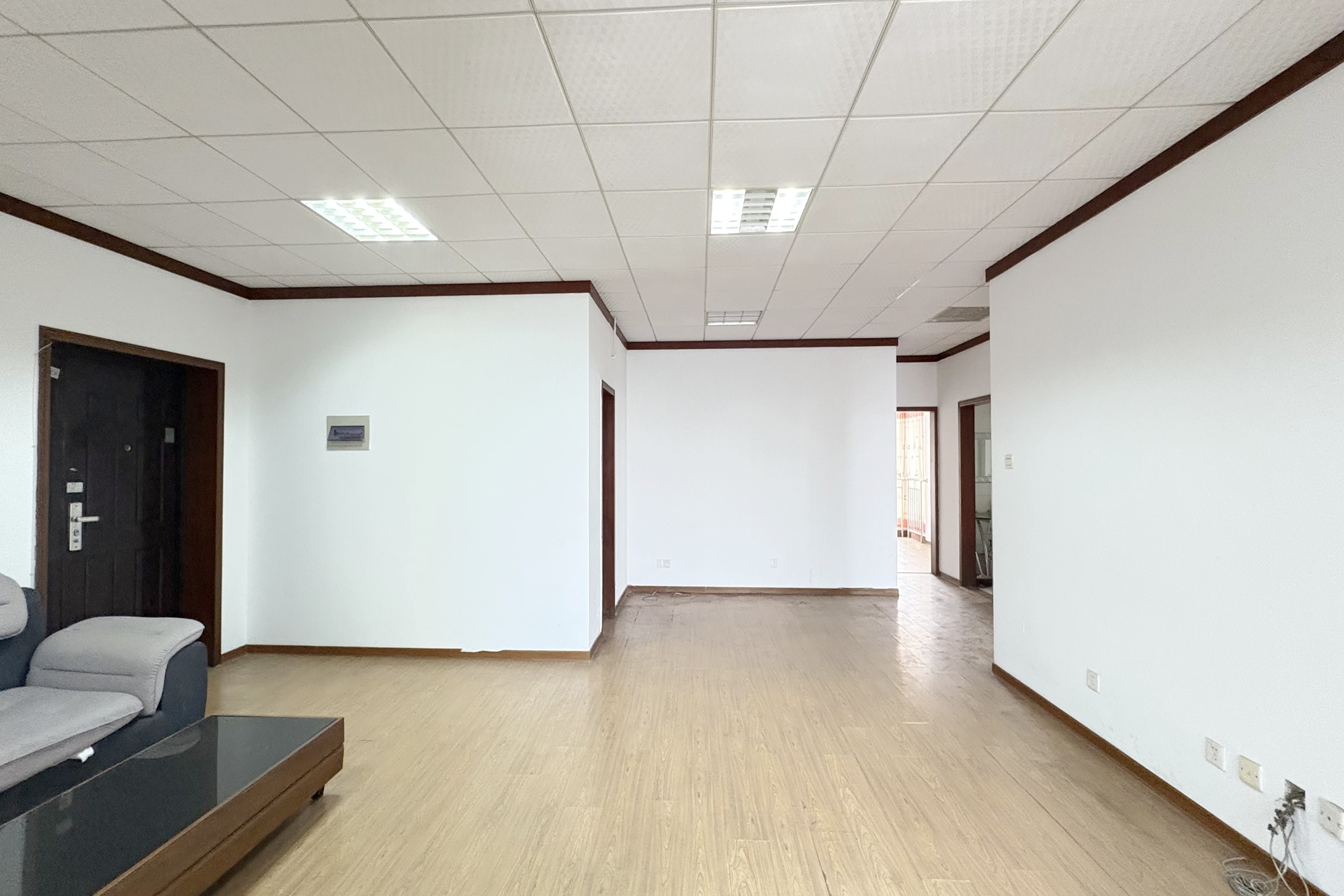 新楚天扶华庭  4室2厅2卫    128.0万 新楚天扶华庭  4室2厅2卫    128.0万客厅