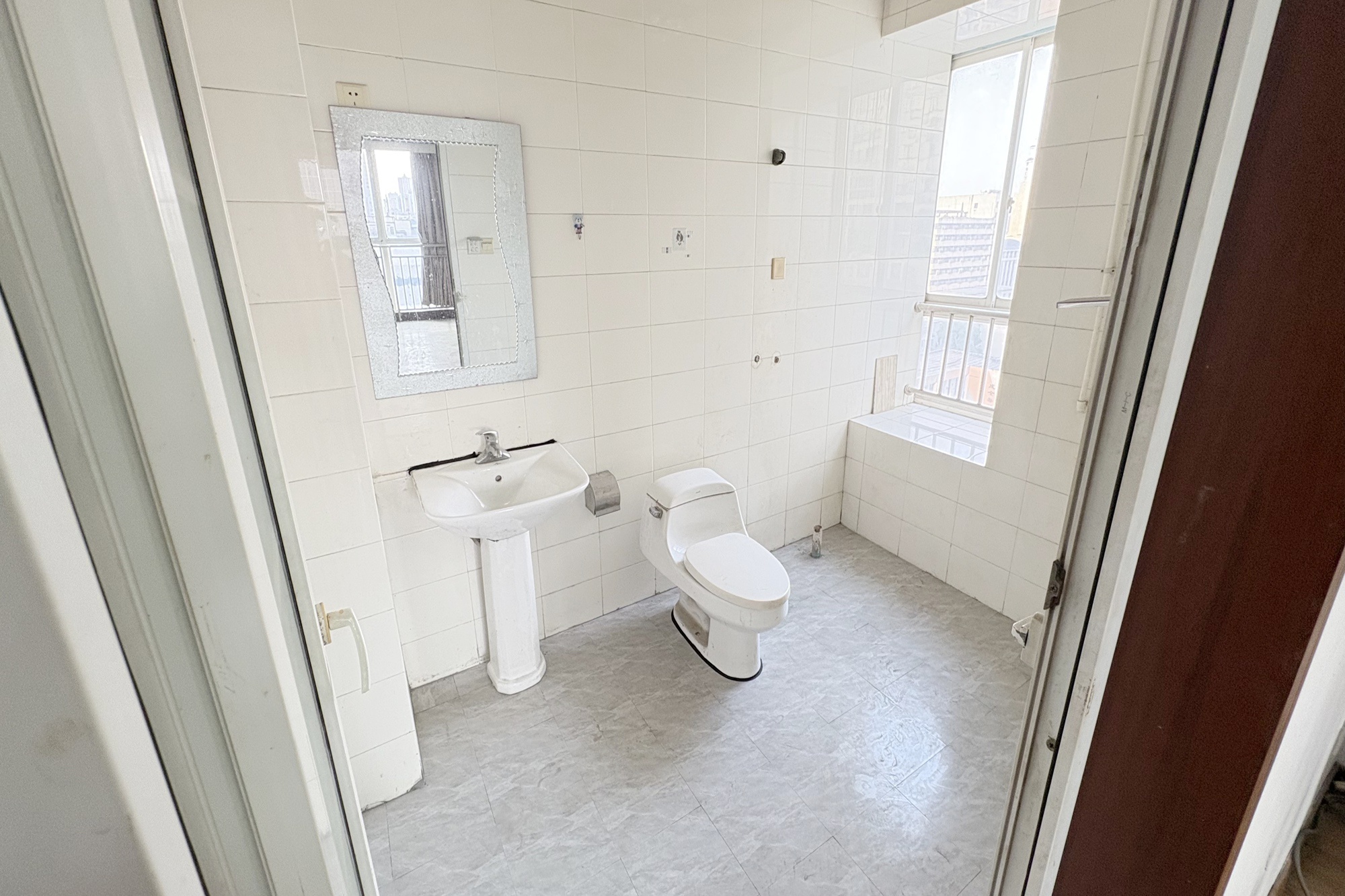 新楚天扶华庭  4室2厅2卫    128.0万 新楚天扶华庭  4室2厅2卫    128.0万卫生间