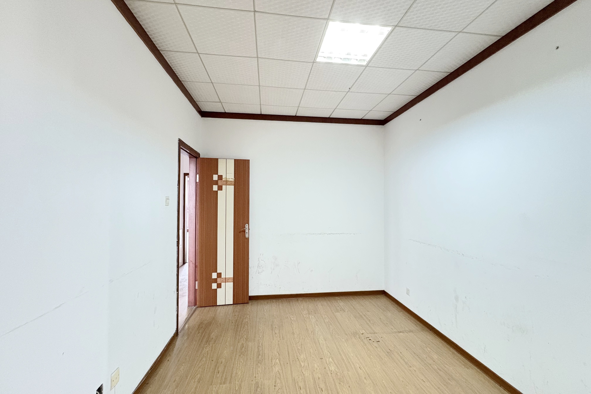 新楚天扶华庭  4室2厅2卫    128.0万 新楚天扶华庭  4室2厅2卫    128.0万卧室