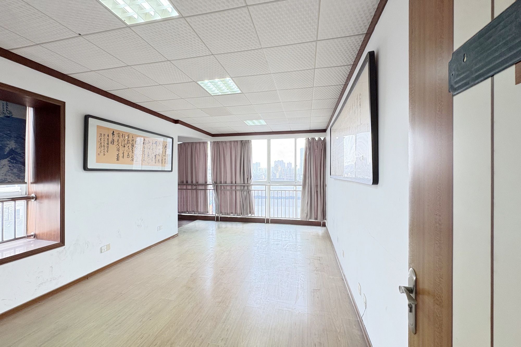 新楚天扶华庭  4室2厅2卫    128.0万 新楚天扶华庭  4室2厅2卫    128.0万卧室