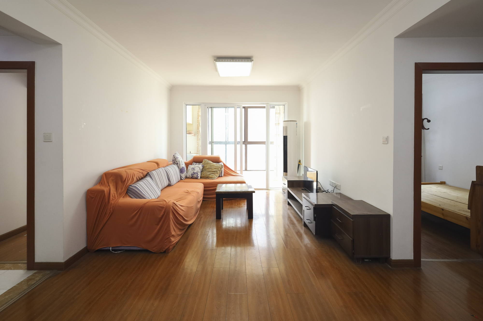 水映加州 3室2厅1卫 175.0万 水映加州 3室2厅1卫 175.0万客厅