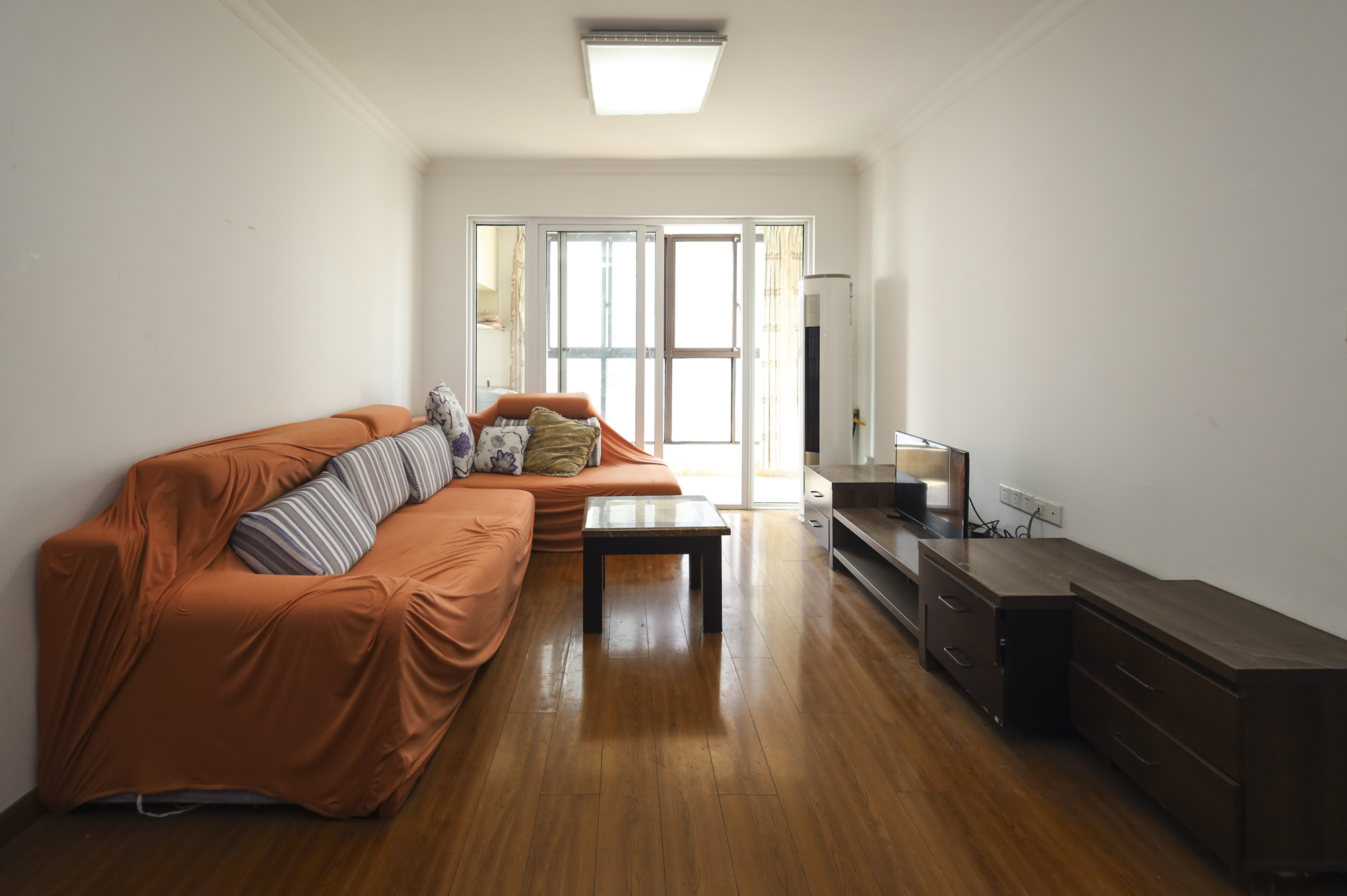 水映加州 3室2厅1卫 175.0万 水映加州 3室2厅1卫 175.0万客厅