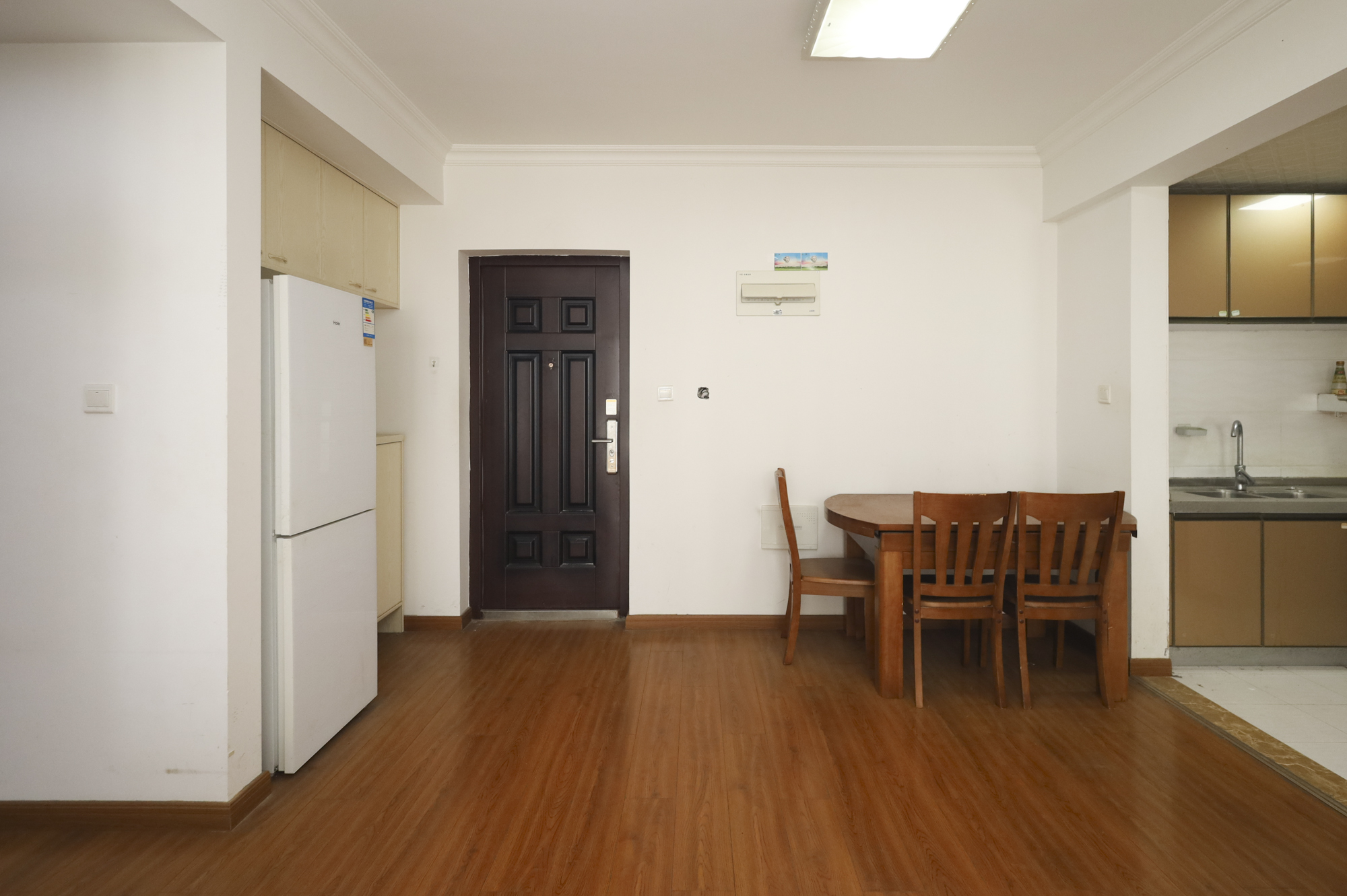 水映加州 3室2厅1卫 175.0万 水映加州 3室2厅1卫 175.0万客厅