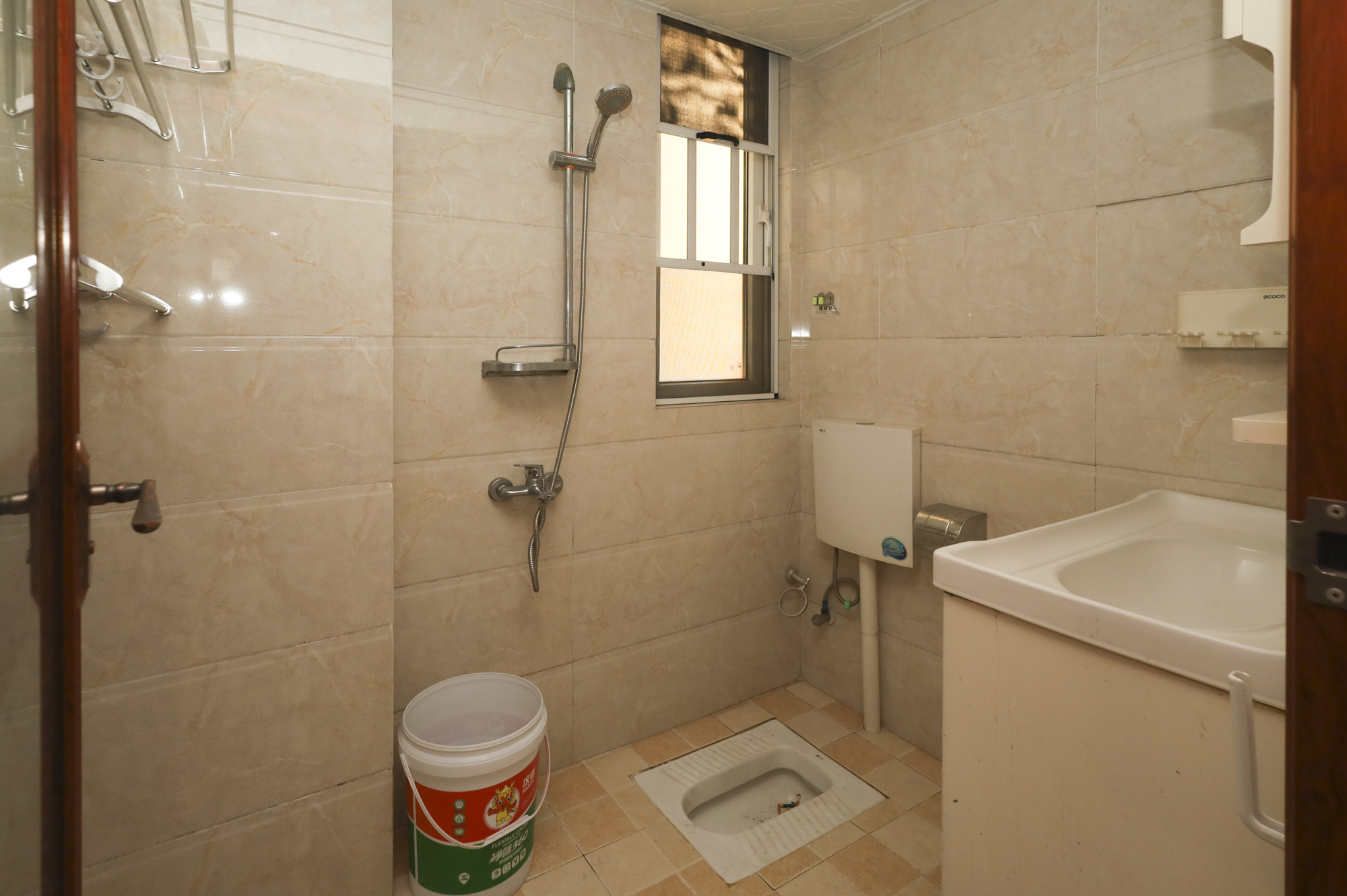 水映加州 3室2厅1卫 175.0万 水映加州 3室2厅1卫 175.0万卫生间