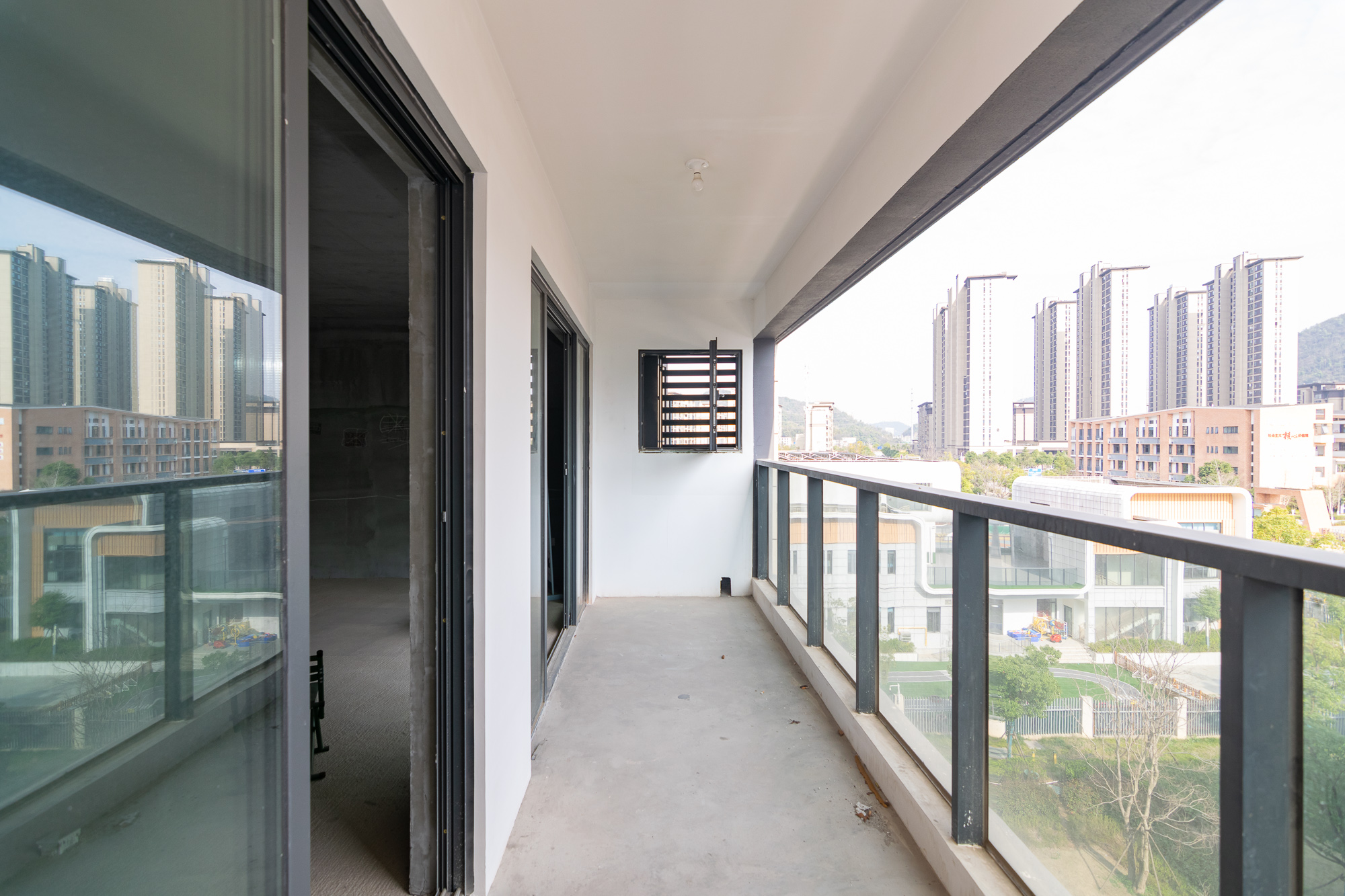 中交凤鸣九章  4室2厅2卫    162.0万 中交凤鸣九章  4室2厅2卫    162.0万阳台