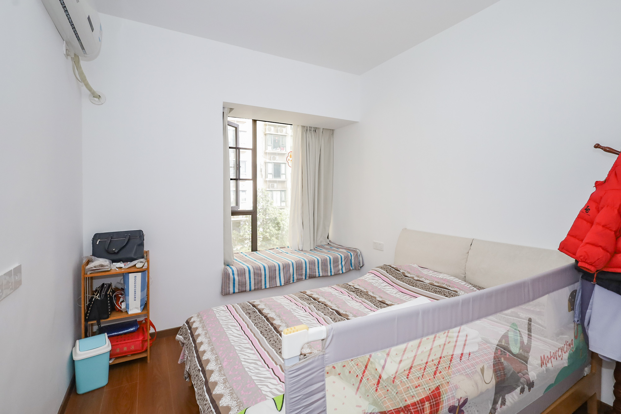 钰龙天下一期  3室2厅2卫    355.0万 钰龙天下一期  3室2厅2卫    355.0万卧室