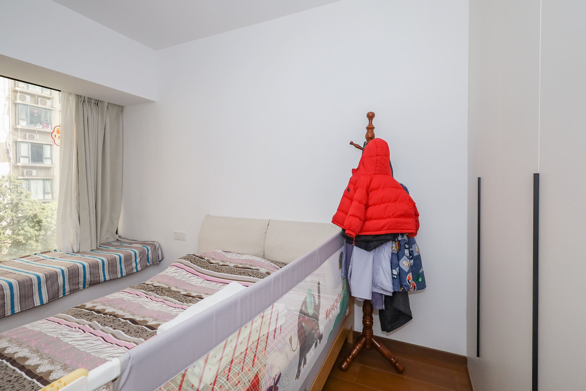 钰龙天下一期  3室2厅2卫    355.0万 钰龙天下一期  3室2厅2卫    355.0万卧室