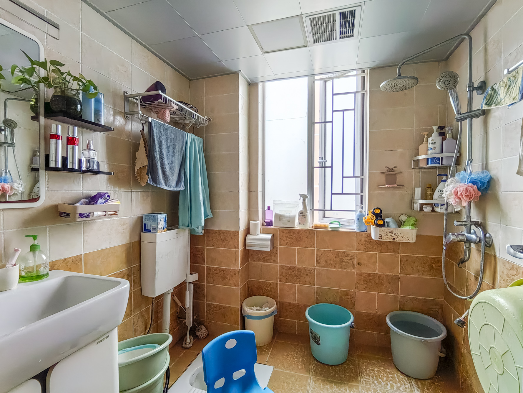 恒广国际景园一二区 2室2厅1卫 69.8万 恒广国际景园一二区 2室2厅1卫 69.8万卫生间