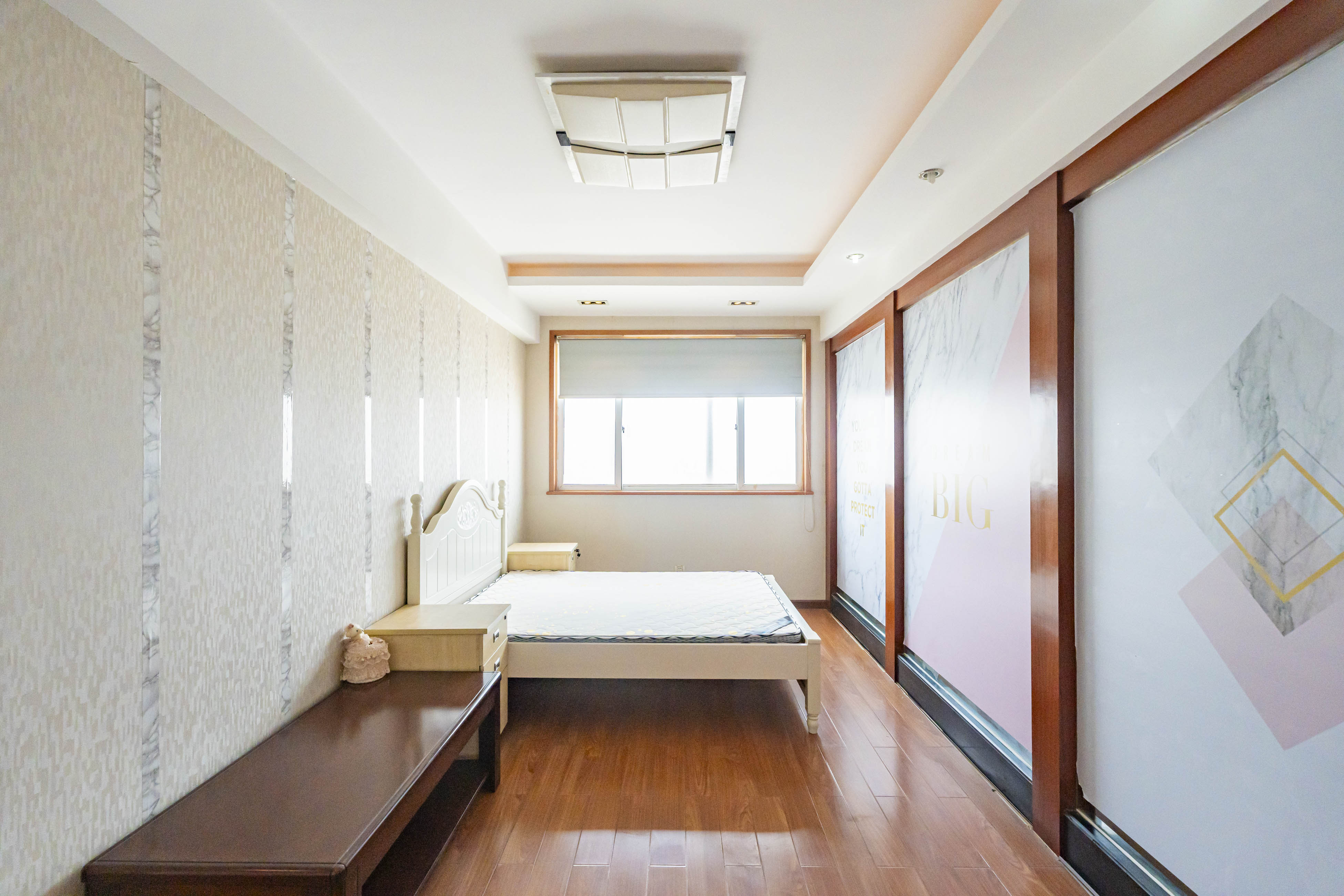 建鸿达现代公寓  1室1厅1卫   68.00万卧室