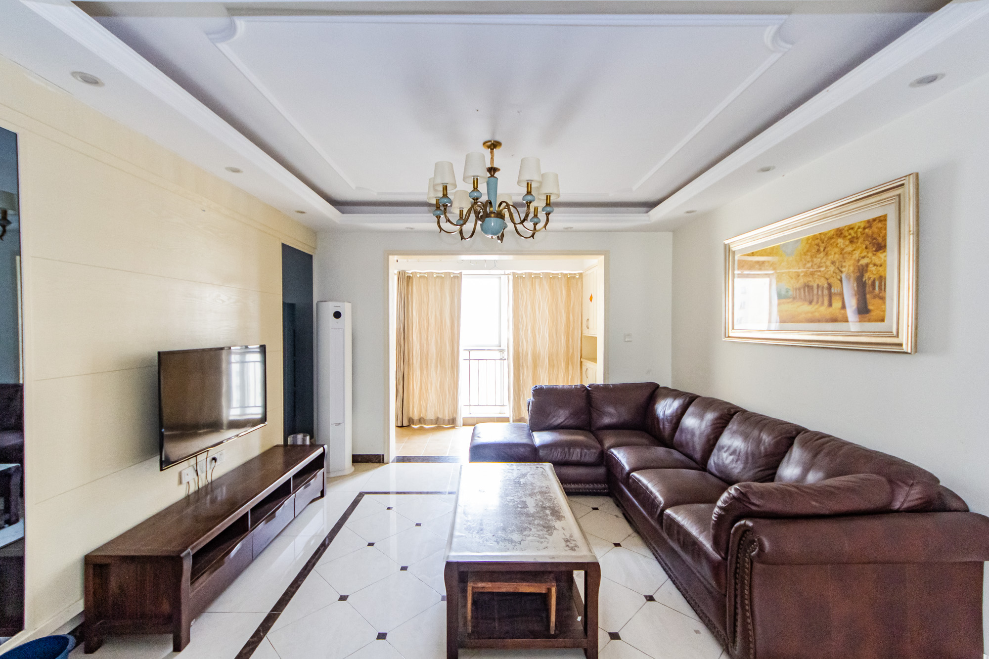 万国城(当代满庭春MOMA)三期  3室2厅2卫    118.0万 万国城(当代满庭春MOMA)三期  3室2厅2卫    118.0万客厅