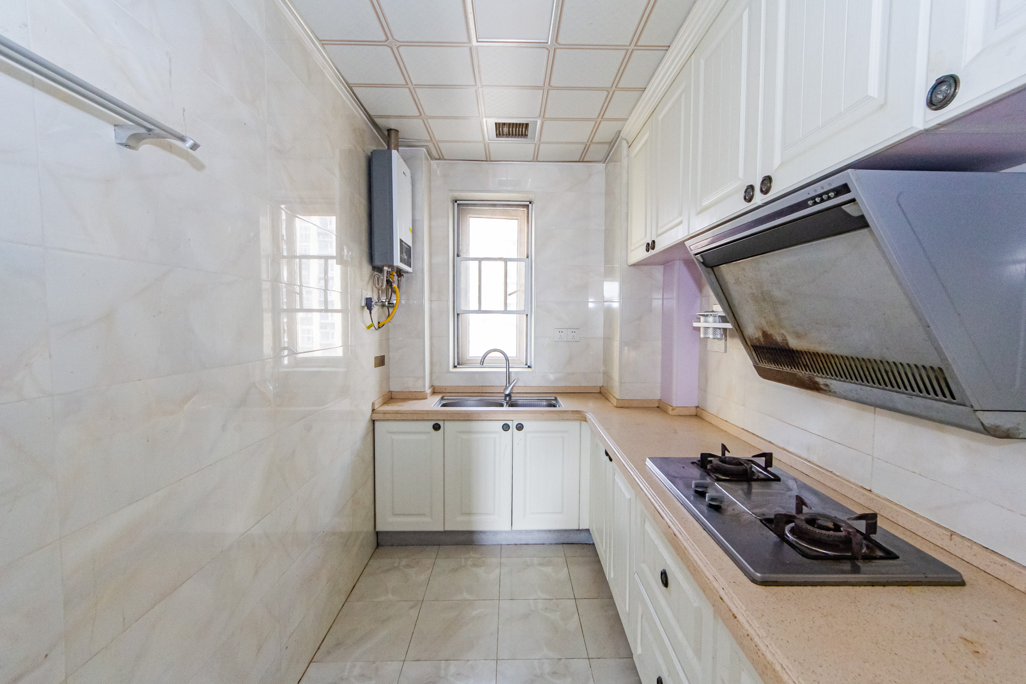 万国城(当代满庭春MOMA)三期  3室2厅2卫    118.0万 万国城(当代满庭春MOMA)三期  3室2厅2卫    118.0万厨房