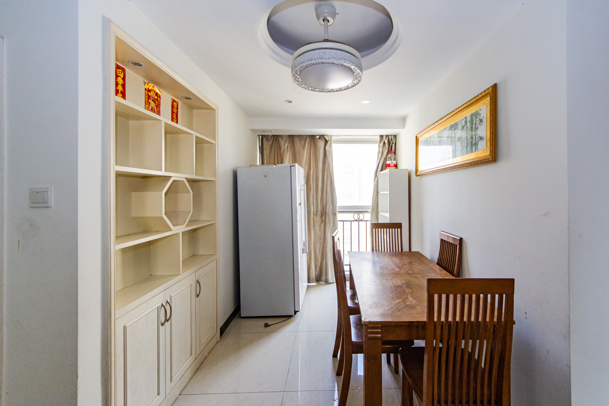 万国城(当代满庭春MOMA)三期  3室2厅2卫    118.0万 万国城(当代满庭春MOMA)三期  3室2厅2卫    118.0万客厅