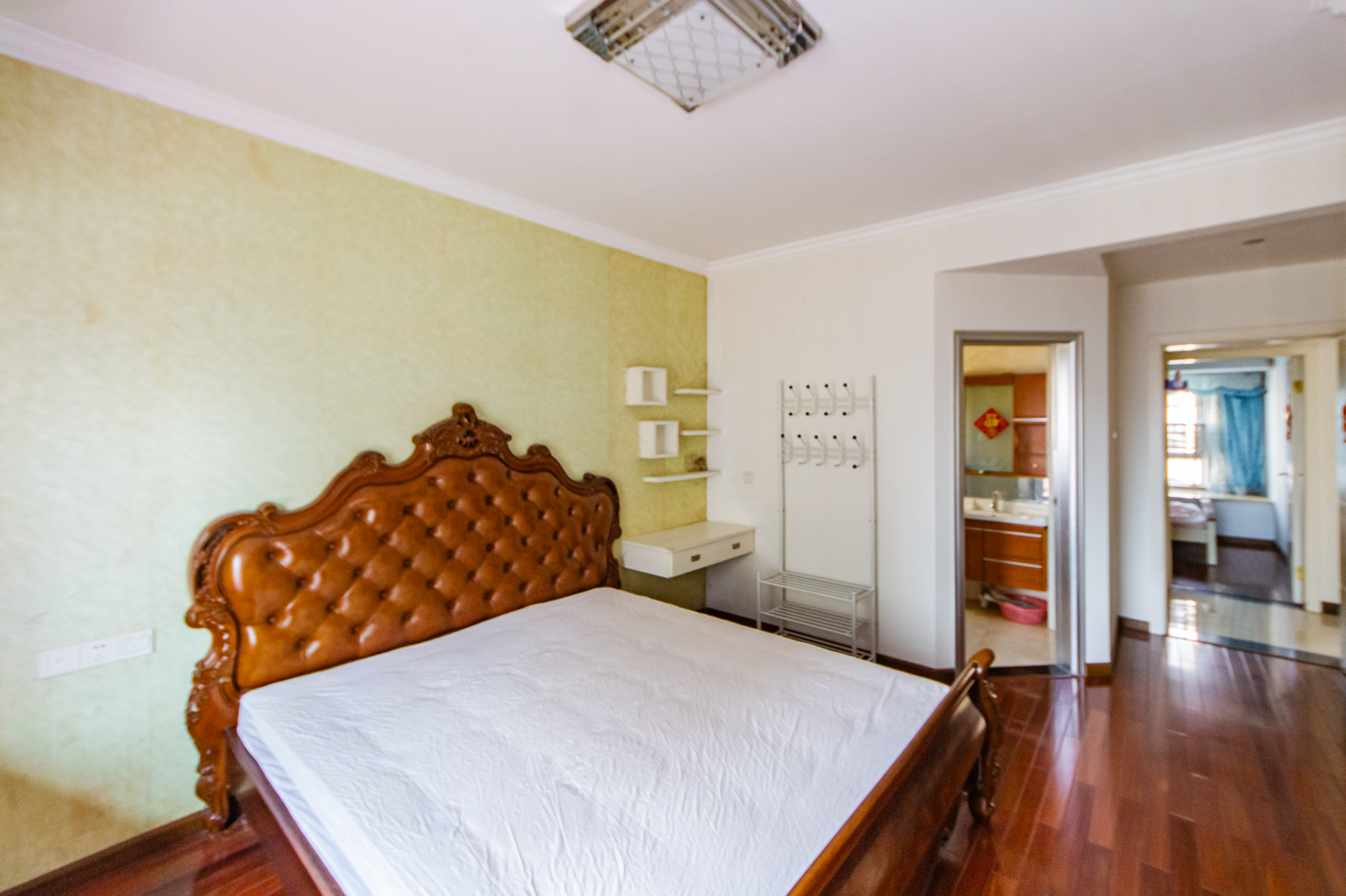 万国城(当代满庭春MOMA)三期  3室2厅2卫    118.0万 万国城(当代满庭春MOMA)三期  3室2厅2卫    118.0万卧室