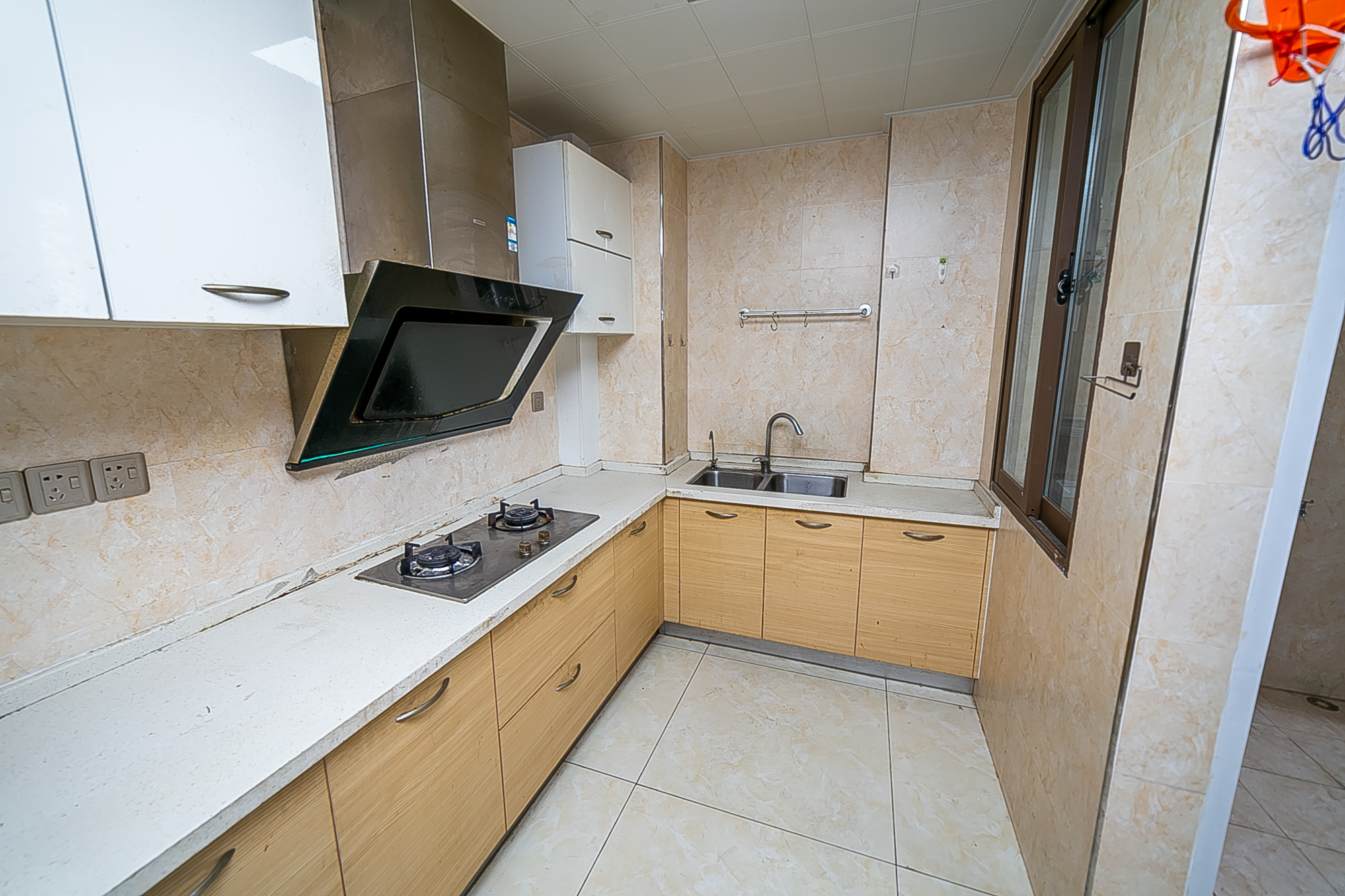 第六都（陆都小区）  3室2厅2卫    197.0万其他