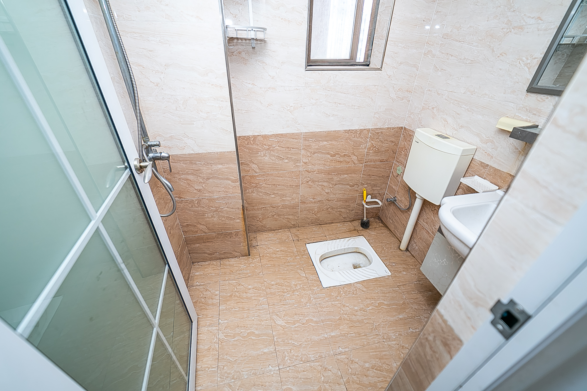 第六都(陆都小区) 3室2厅2卫 197.0万 第六都(陆都小区) 3室2厅2卫 197.0万卫生间