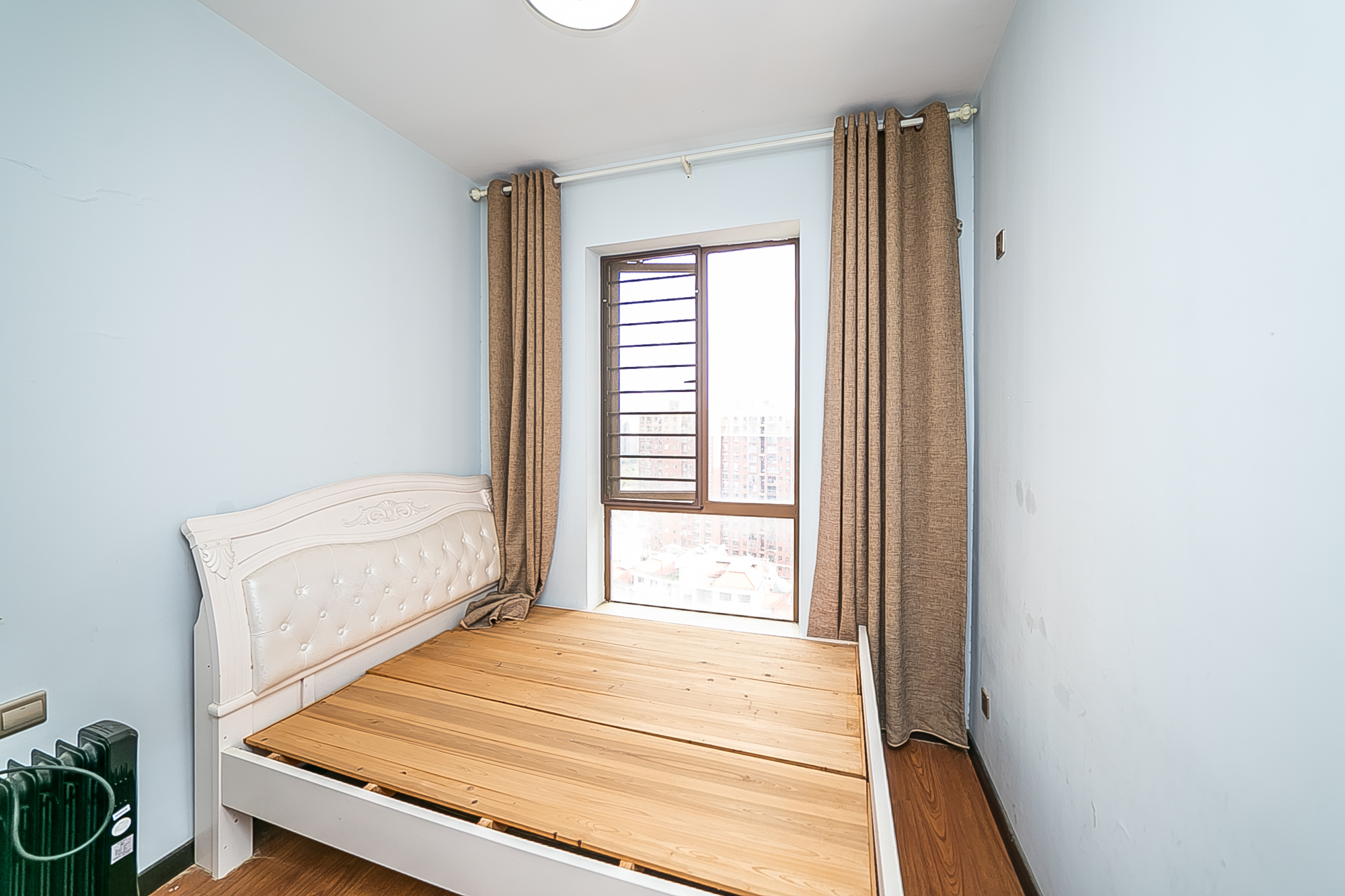 第六都(陆都小区) 3室2厅2卫 197.0万 第六都(陆都小区) 3室2厅2卫 197.0万卧室