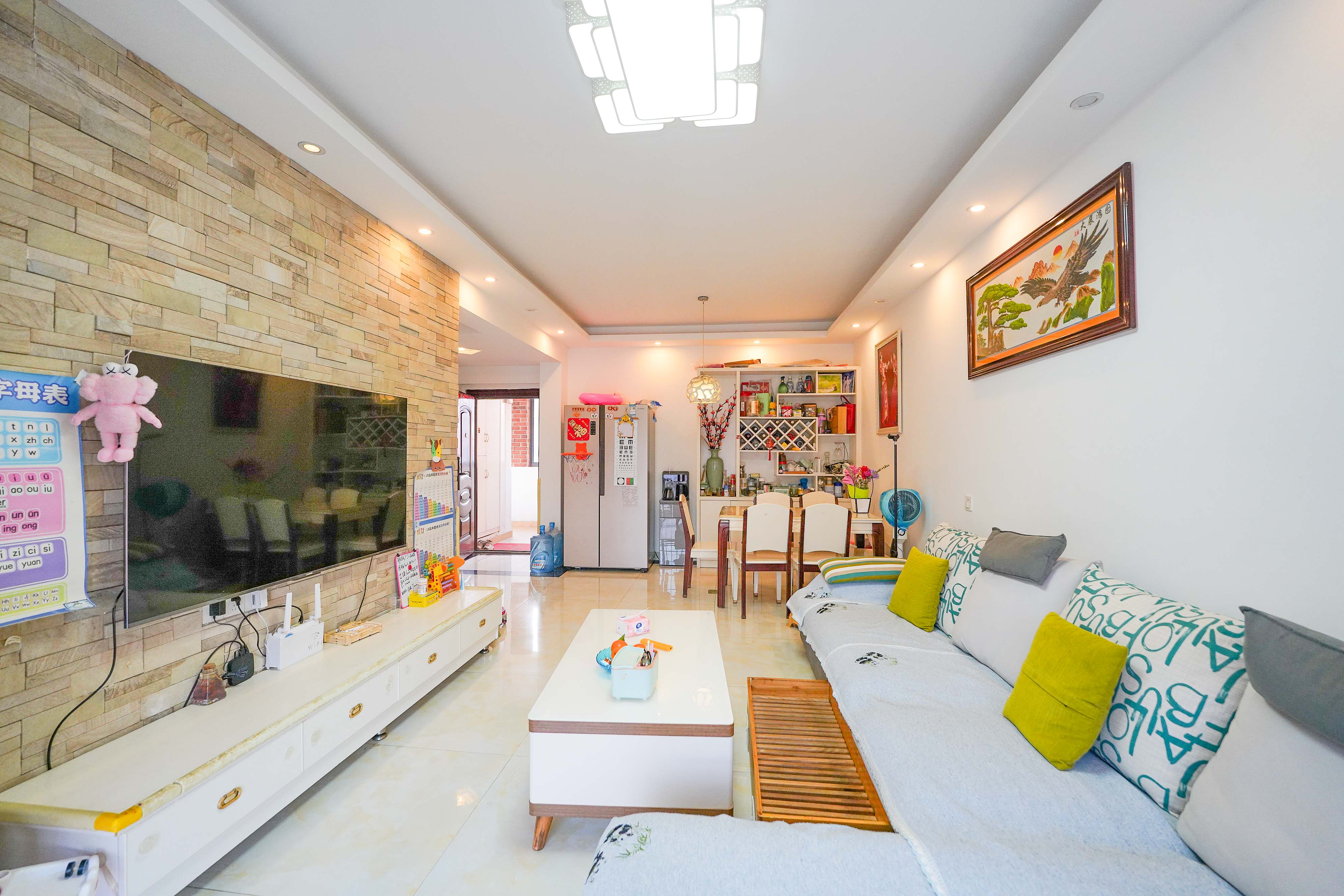 哈佛小镇(五矿哈佛小镇)  3室2厅1卫    67.8万 哈佛小镇(五矿哈佛小镇)  3室2厅1卫    67.8万客厅