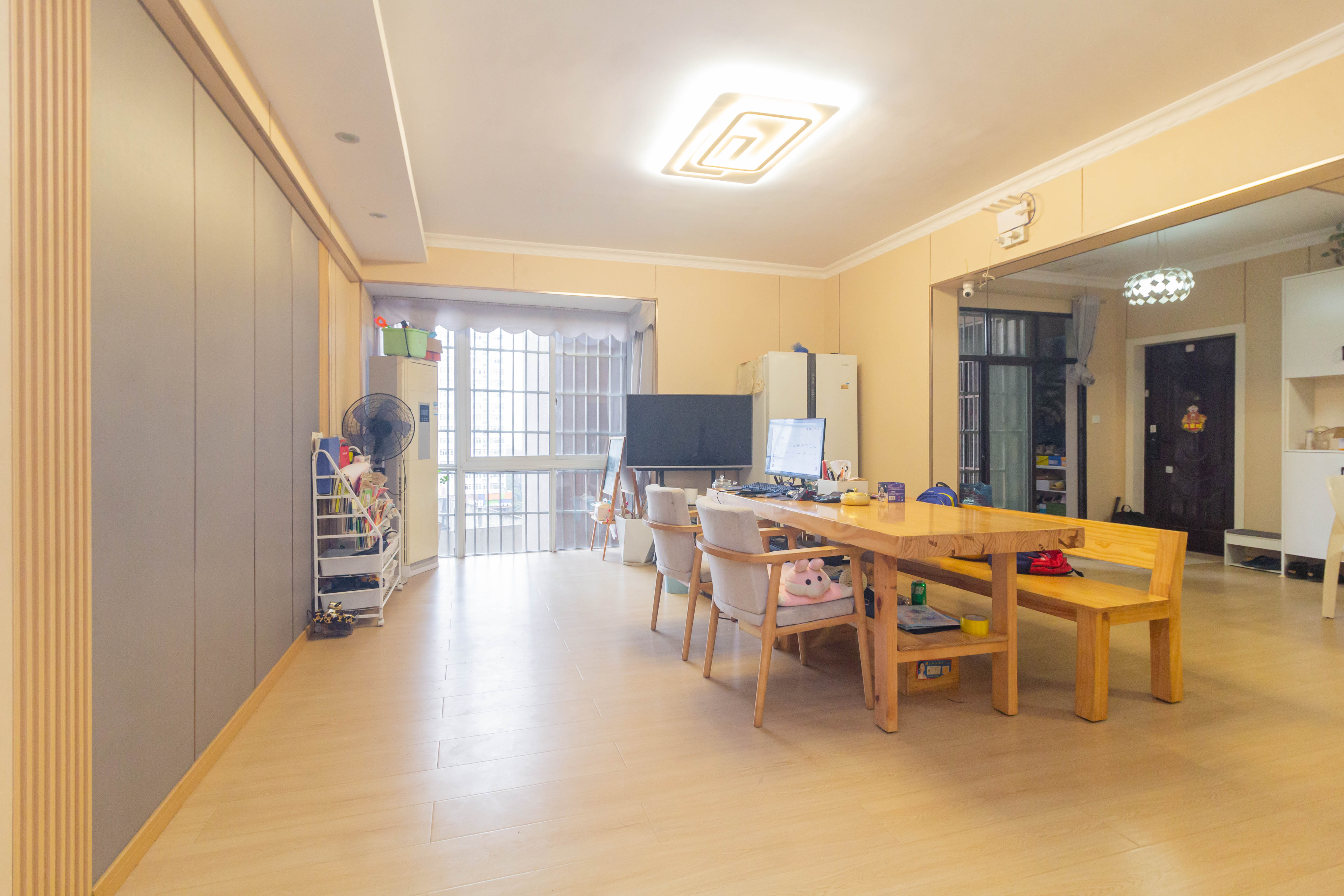 爵士湘  4室2厅2卫    89.8万 爵士湘  4室2厅2卫    89.8万客厅