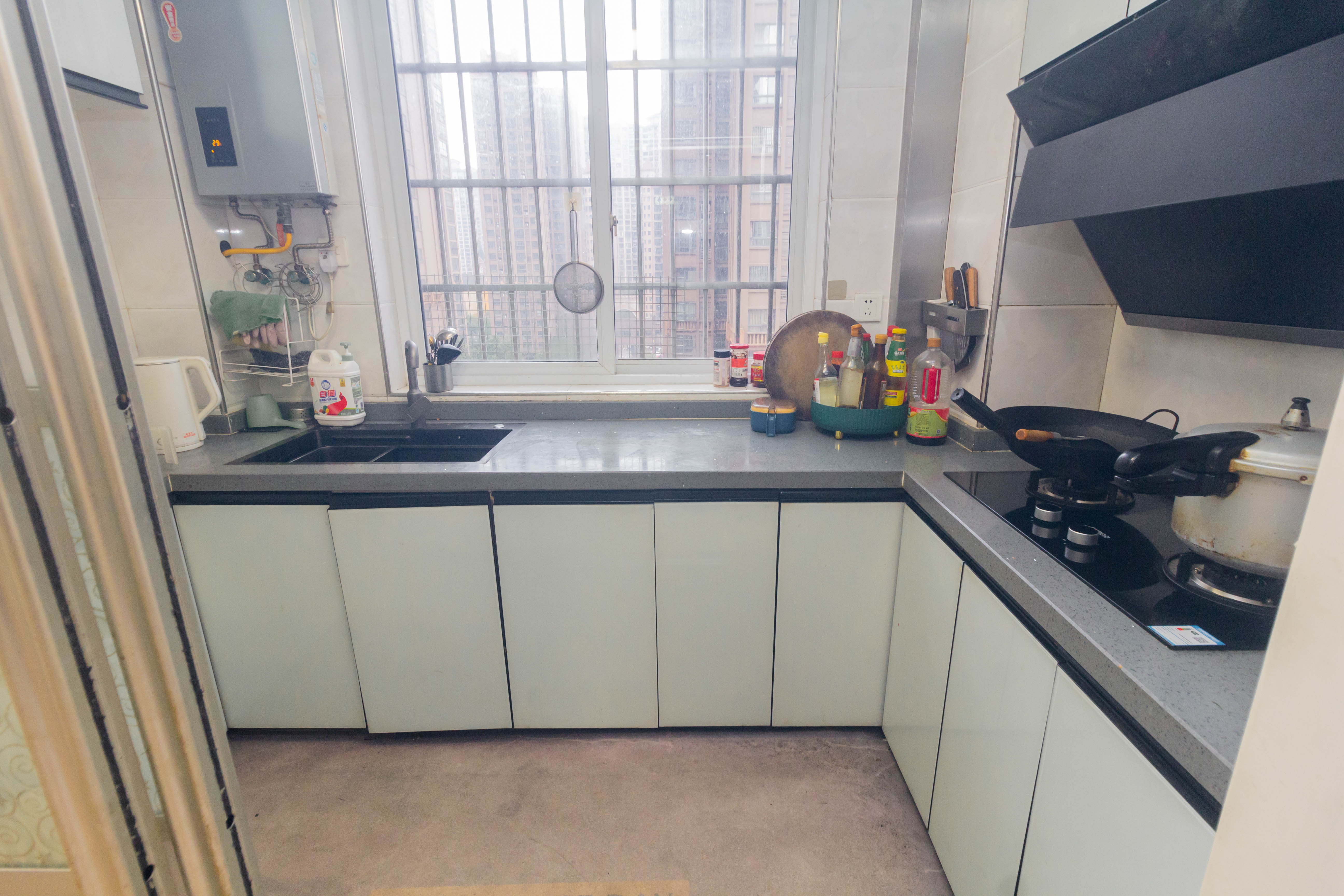 爵士湘  4室2厅2卫    89.8万 爵士湘  4室2厅2卫    89.8万厨房