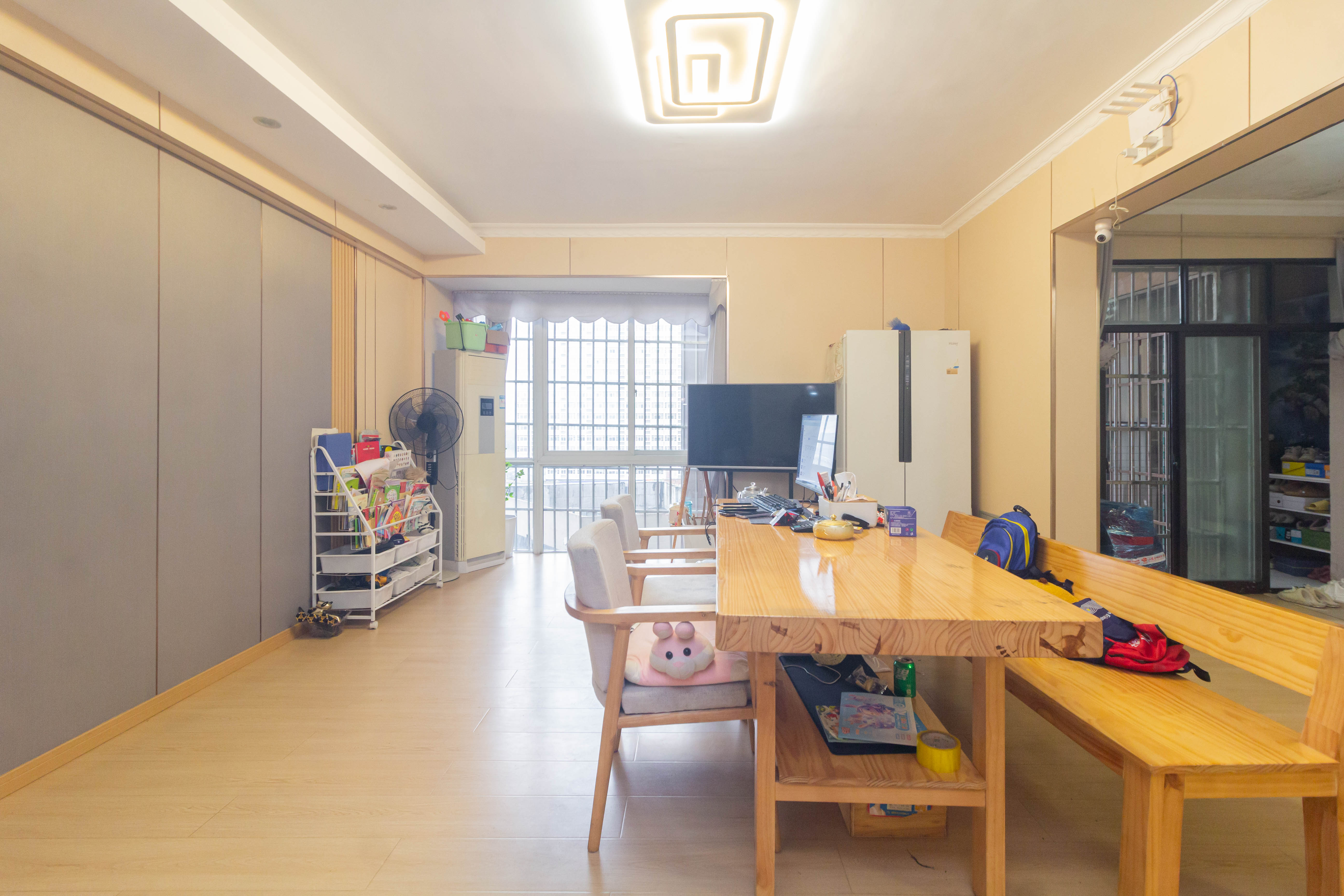 爵士湘  4室2厅2卫    89.8万 爵士湘  4室2厅2卫    89.8万客厅