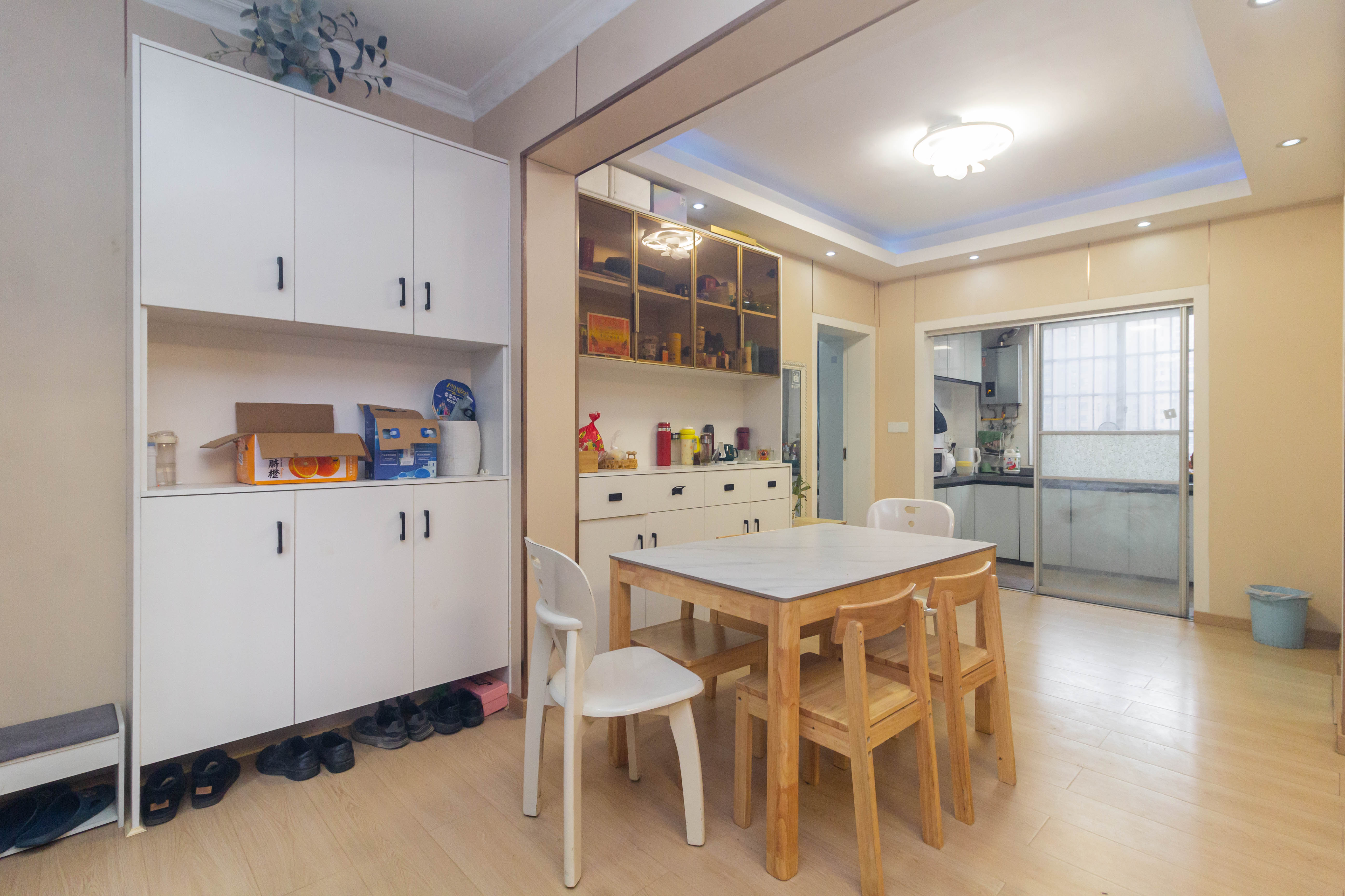 爵士湘  4室2厅2卫    89.8万 爵士湘  4室2厅2卫    89.8万客厅