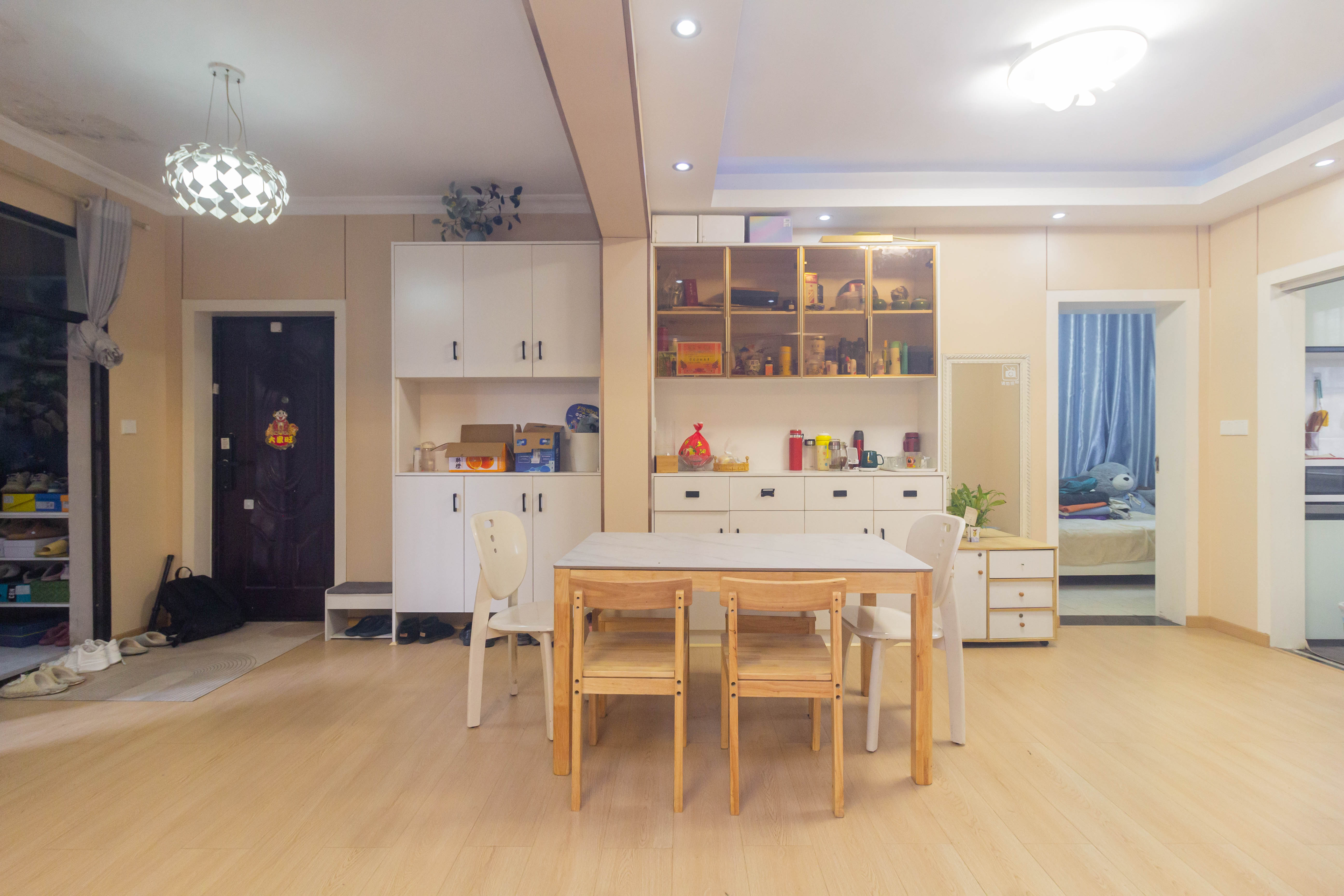 爵士湘  4室2厅2卫    89.8万 爵士湘  4室2厅2卫    89.8万客厅