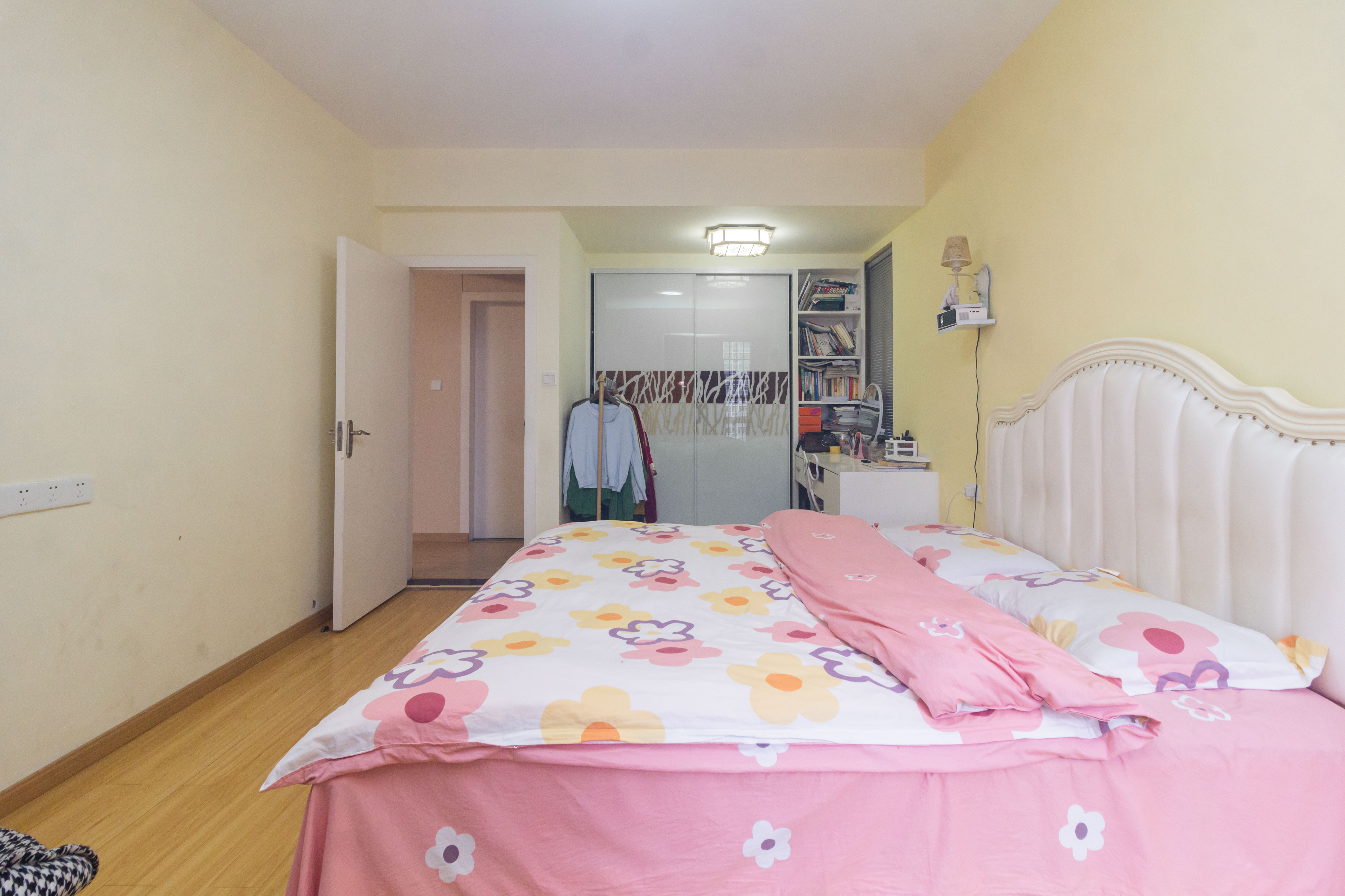 爵士湘  4室2厅2卫    89.8万 爵士湘  4室2厅2卫    89.8万卧室