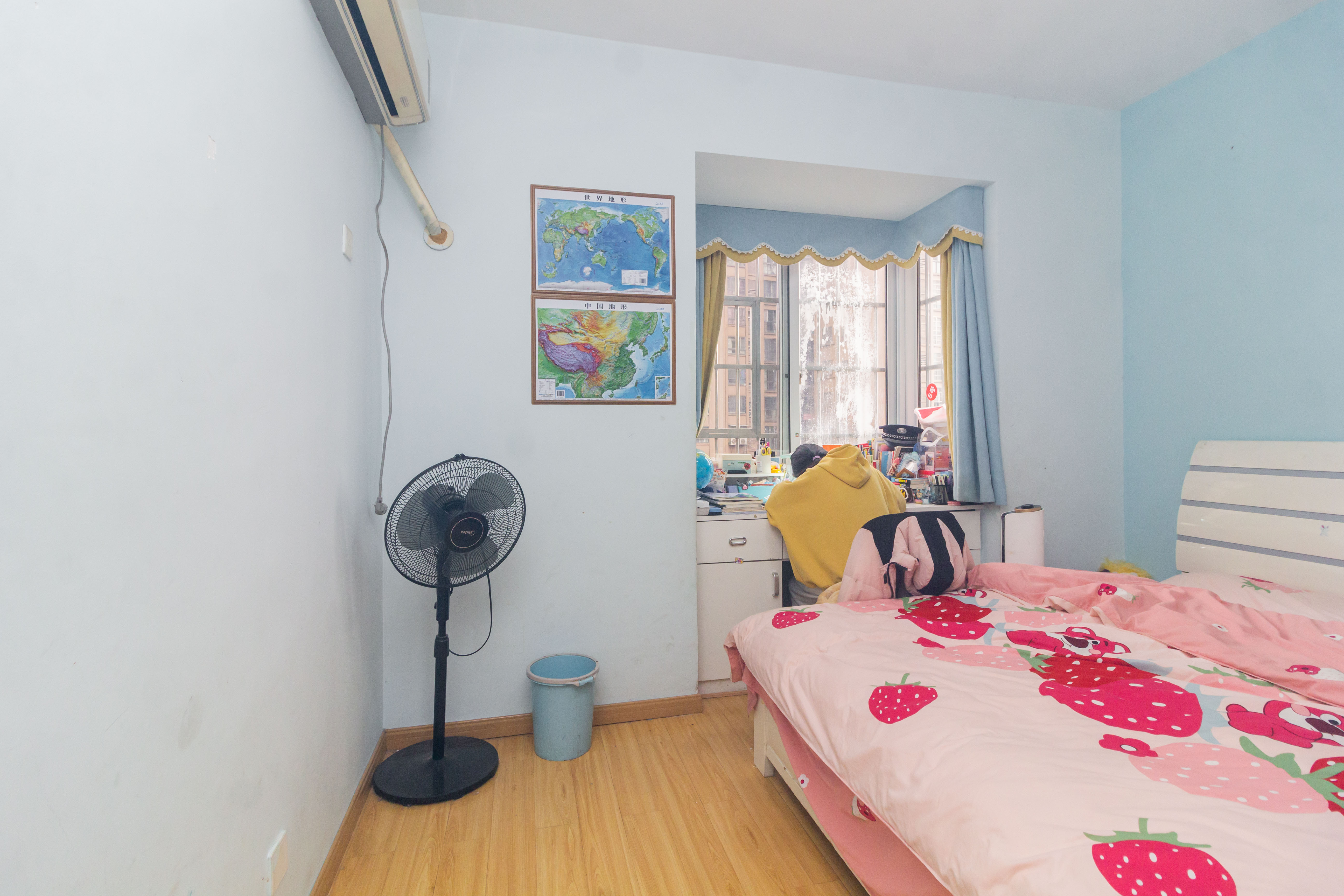 爵士湘  4室2厅2卫    89.8万 爵士湘  4室2厅2卫    89.8万卧室