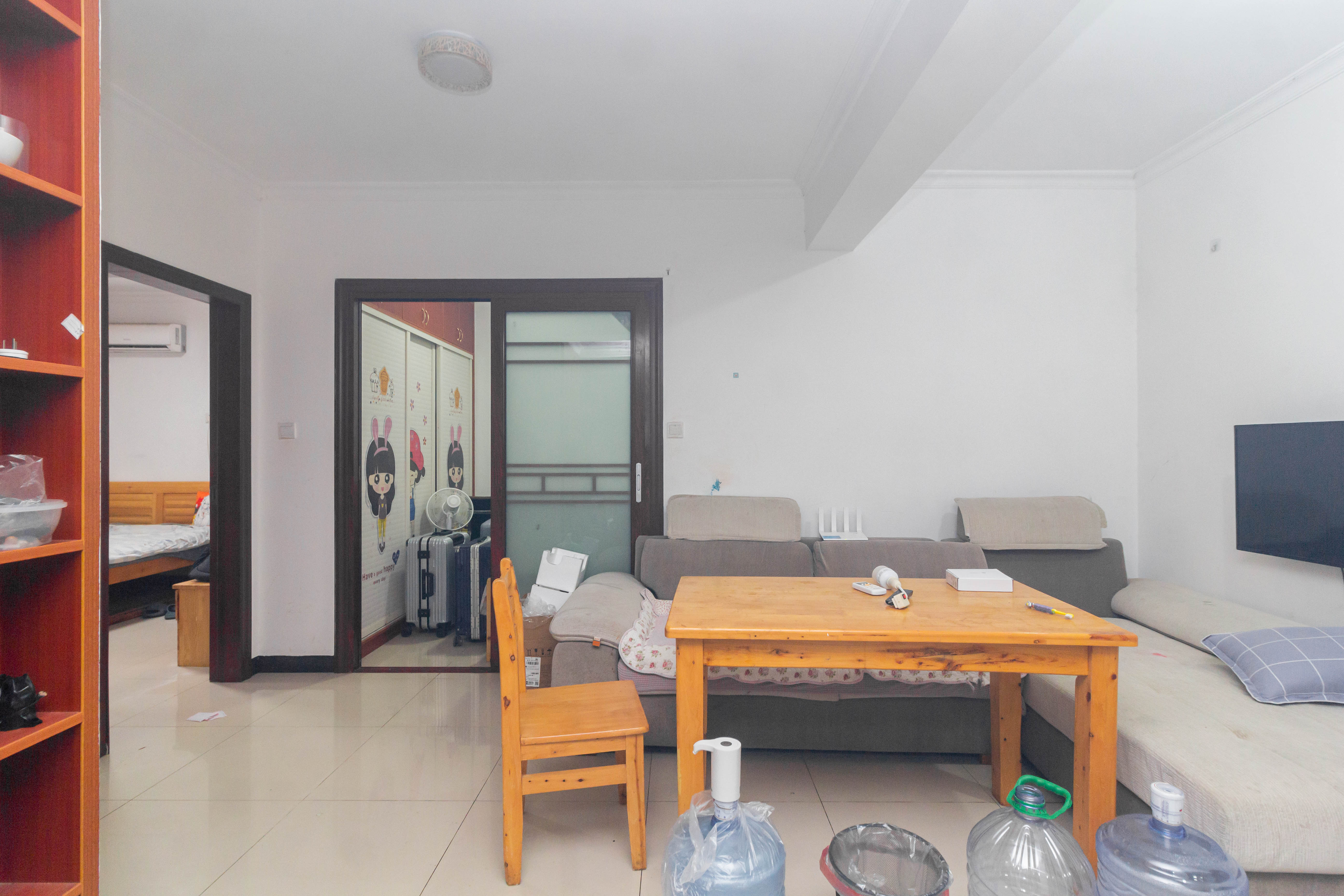 东方美地  3室2厅1卫    61.8万 东方美地  3室2厅1卫    61.8万客厅