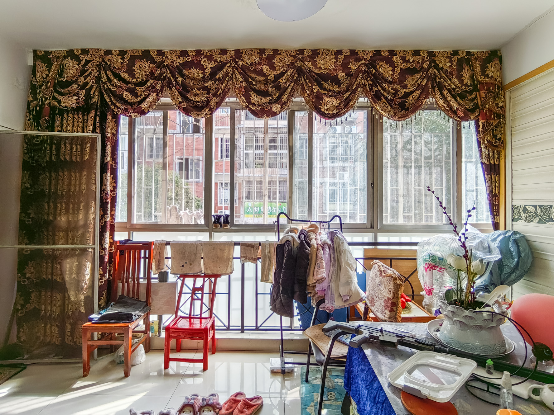 大众传媒教师公寓 4室2厅2卫 75.0万 大众传媒教师公寓 4室2厅2卫 75.0万阳台