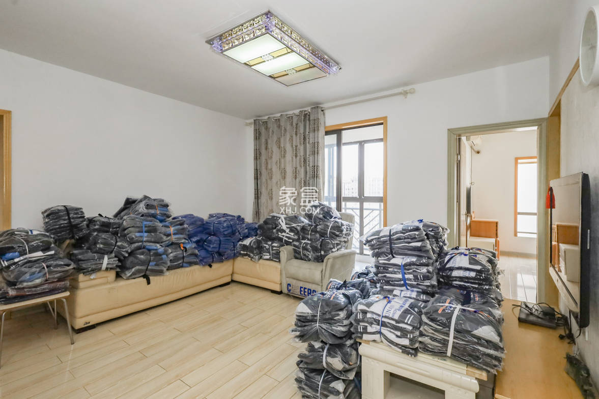 旭辉藏郡(藏郡、旭湘华府)  3室2厅1卫    233.0万 旭辉藏郡(藏郡、旭湘华府)  3室2厅1卫    233.0万客厅