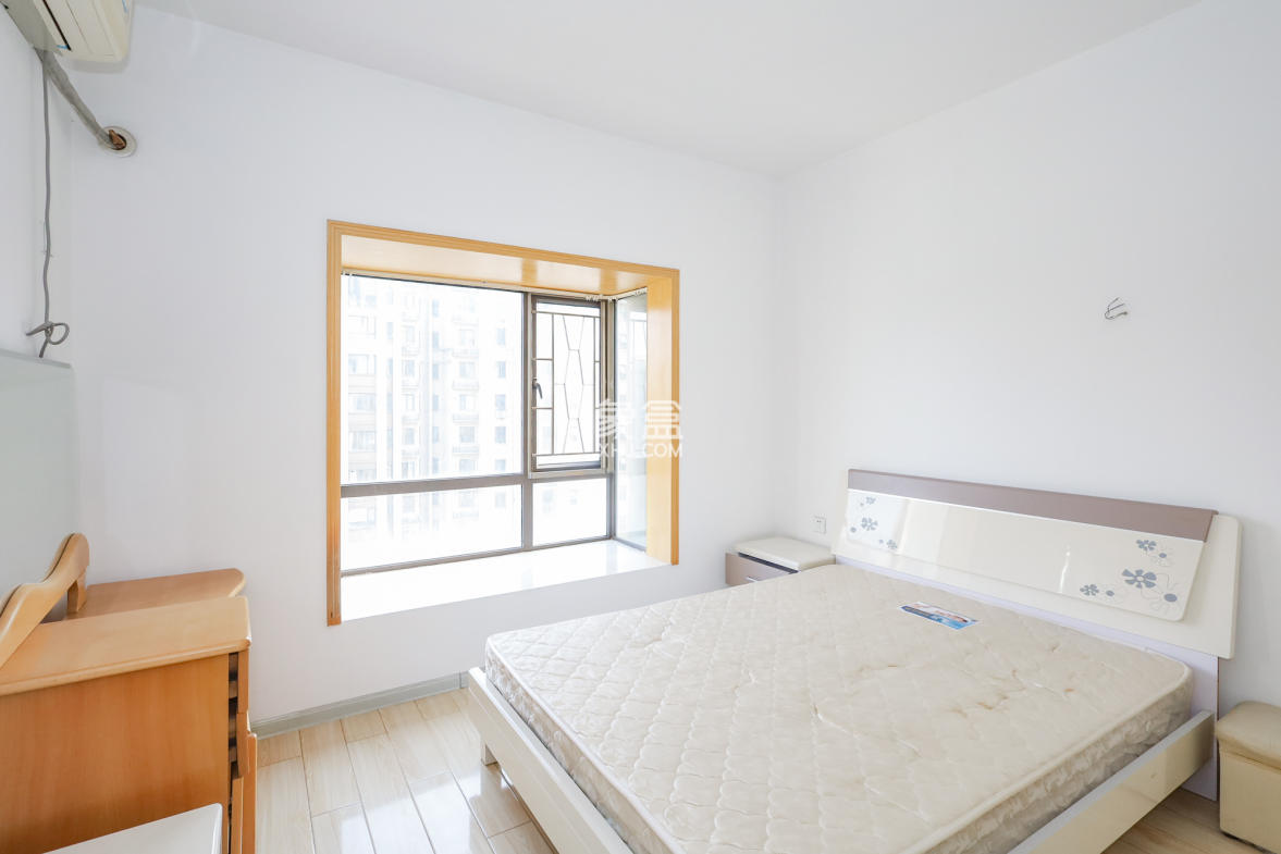 旭辉藏郡(藏郡、旭湘华府)  3室2厅1卫    233.0万 旭辉藏郡(藏郡、旭湘华府)  3室2厅1卫    233.0万卧室