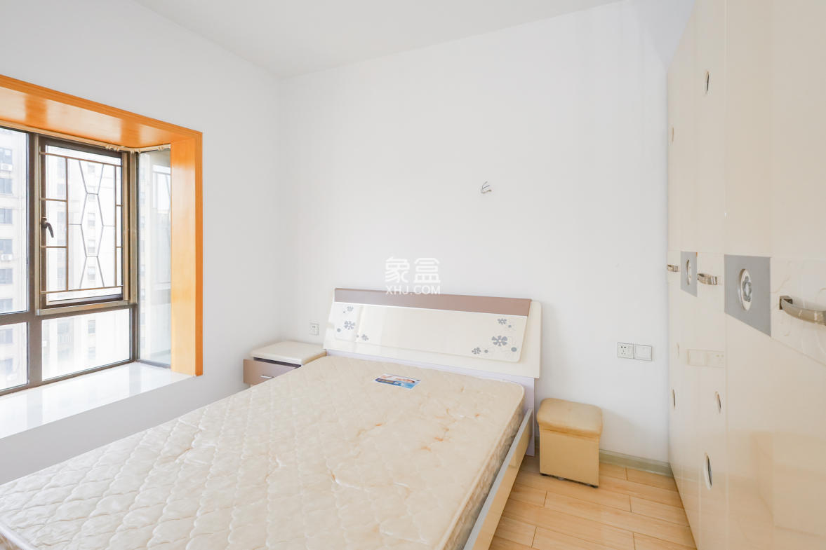 旭辉藏郡(藏郡、旭湘华府)  3室2厅1卫    233.0万 旭辉藏郡(藏郡、旭湘华府)  3室2厅1卫    233.0万卧室