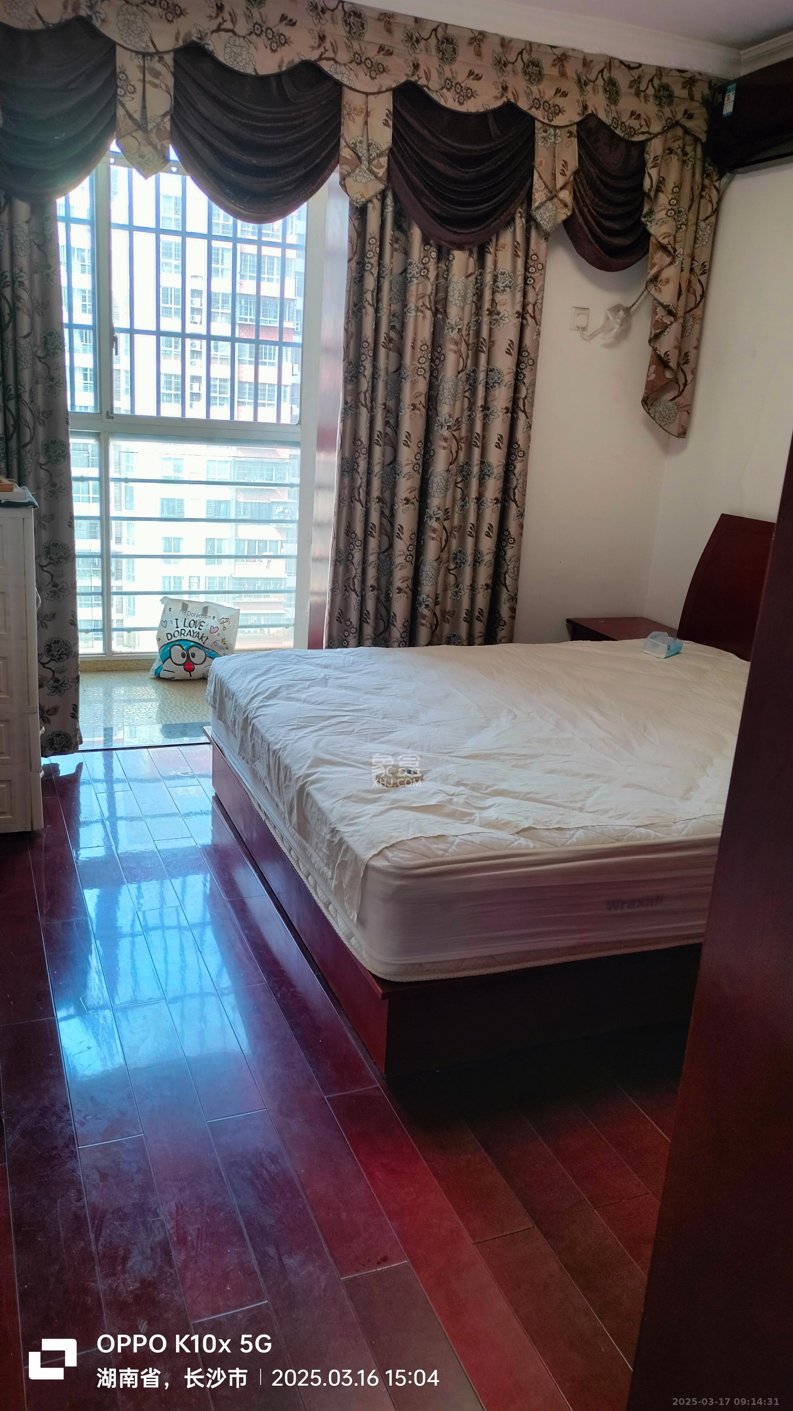 山水华景  3室2厅2卫   2500.00元/月室内图