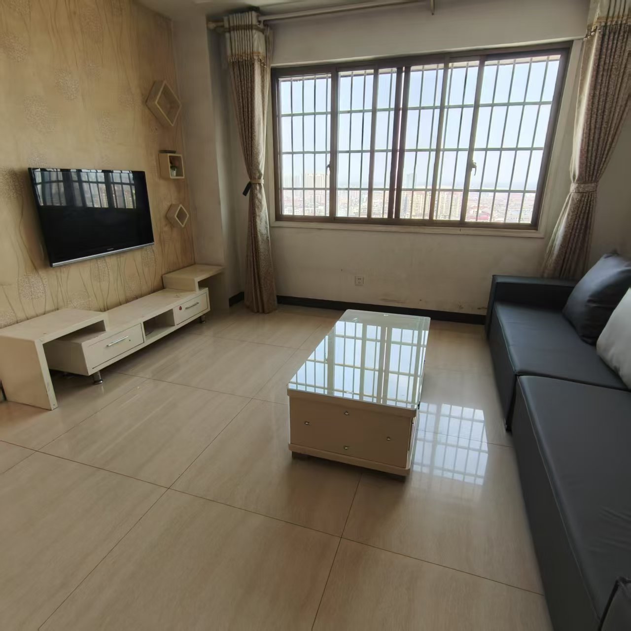 滨江财富中心  3室2厅1卫    1300.0元/月 滨江财富中心  3室2厅1卫    1300.0元/月室内图