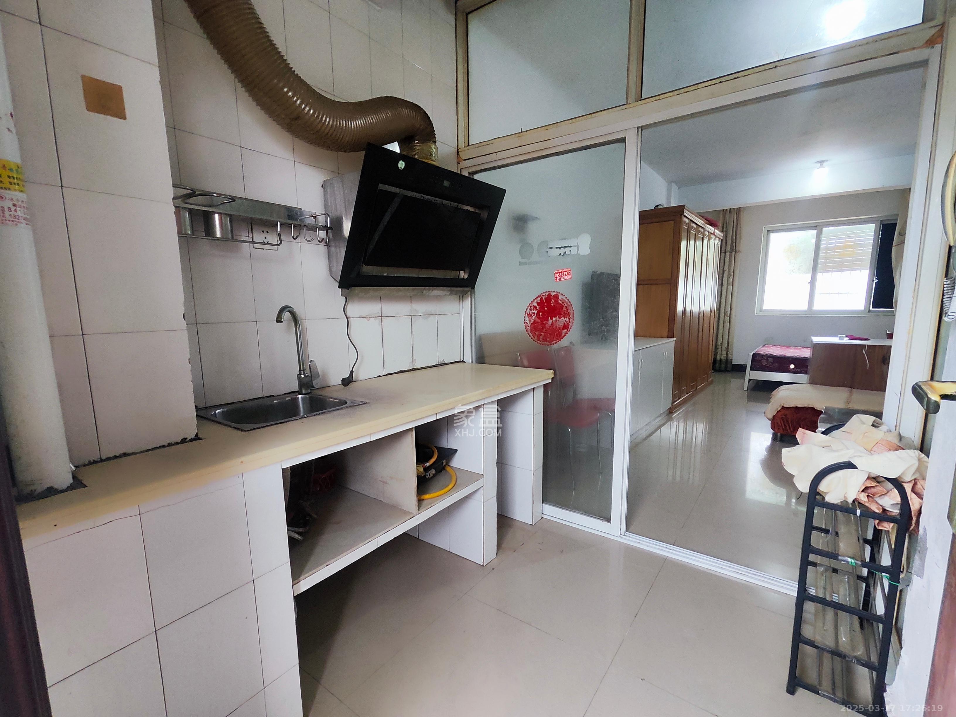 紫云轩 1室1厅1卫 1300.0元/月 紫云轩 1室1厅1卫 1300.0元/月室内图