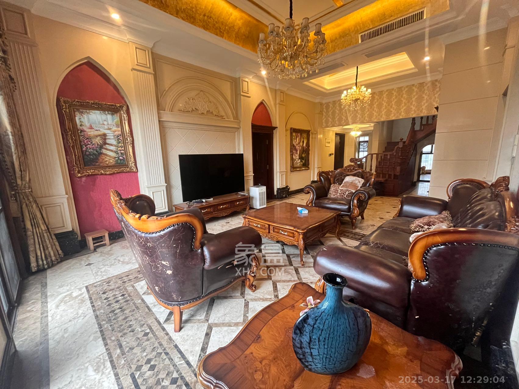 融科檀香山(融科紫檀、香山国际) 6室2厅3卫 13000.0元/月 融科檀香山(融科紫檀、香山国际) 6室2厅3卫 13000.0元/月室内图