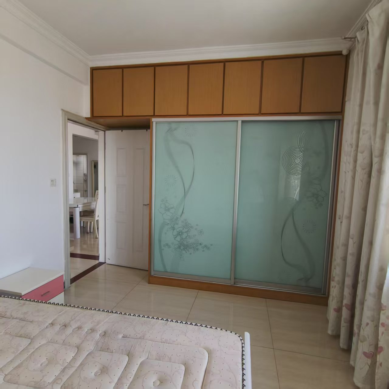 滨江财富中心  3室2厅1卫    1300.0元/月 滨江财富中心  3室2厅1卫    1300.0元/月室内图