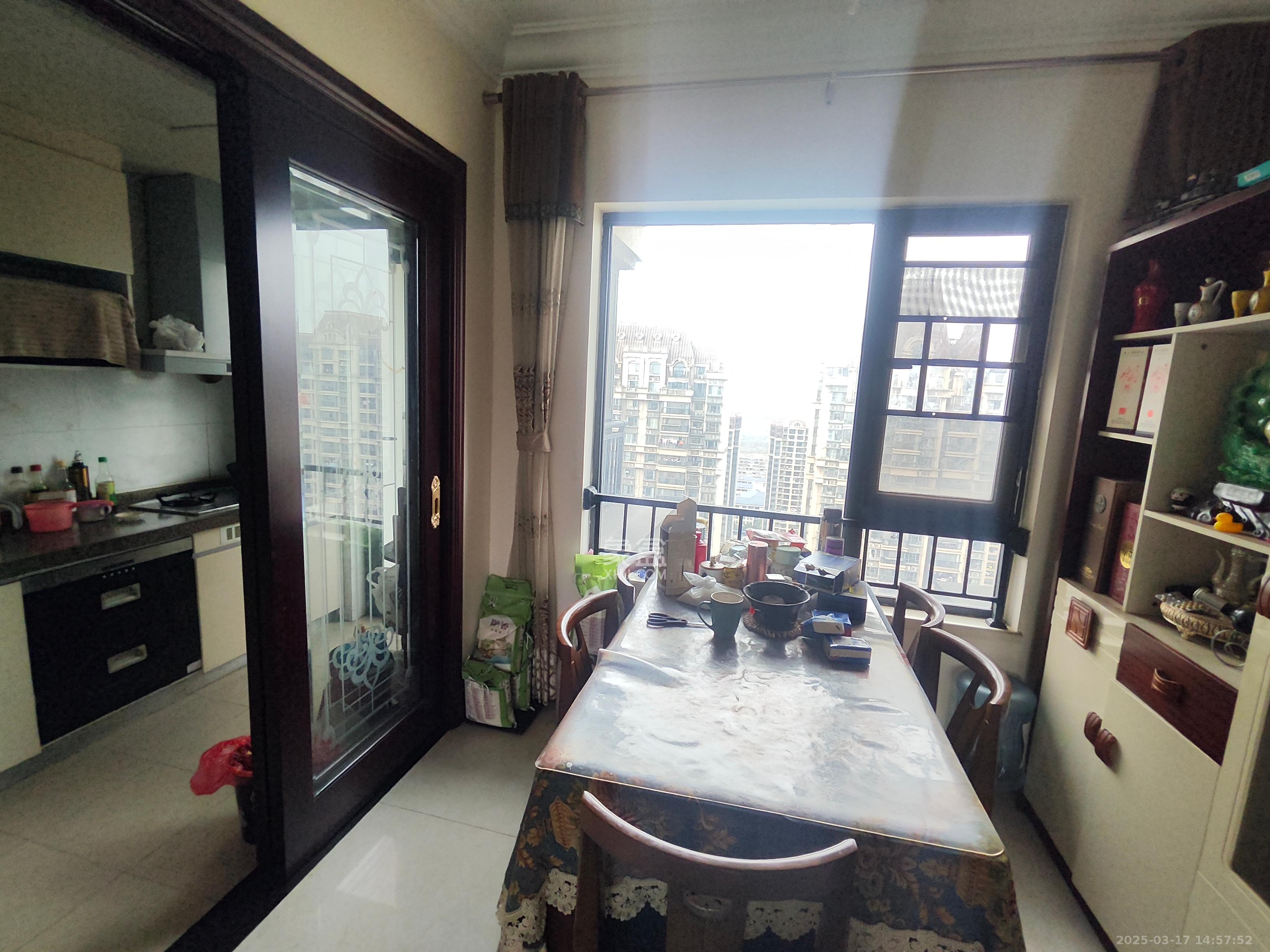 恒大江湾 3室2厅2卫 2400.0元/月 恒大江湾 3室2厅2卫 2400.0元/月室内图