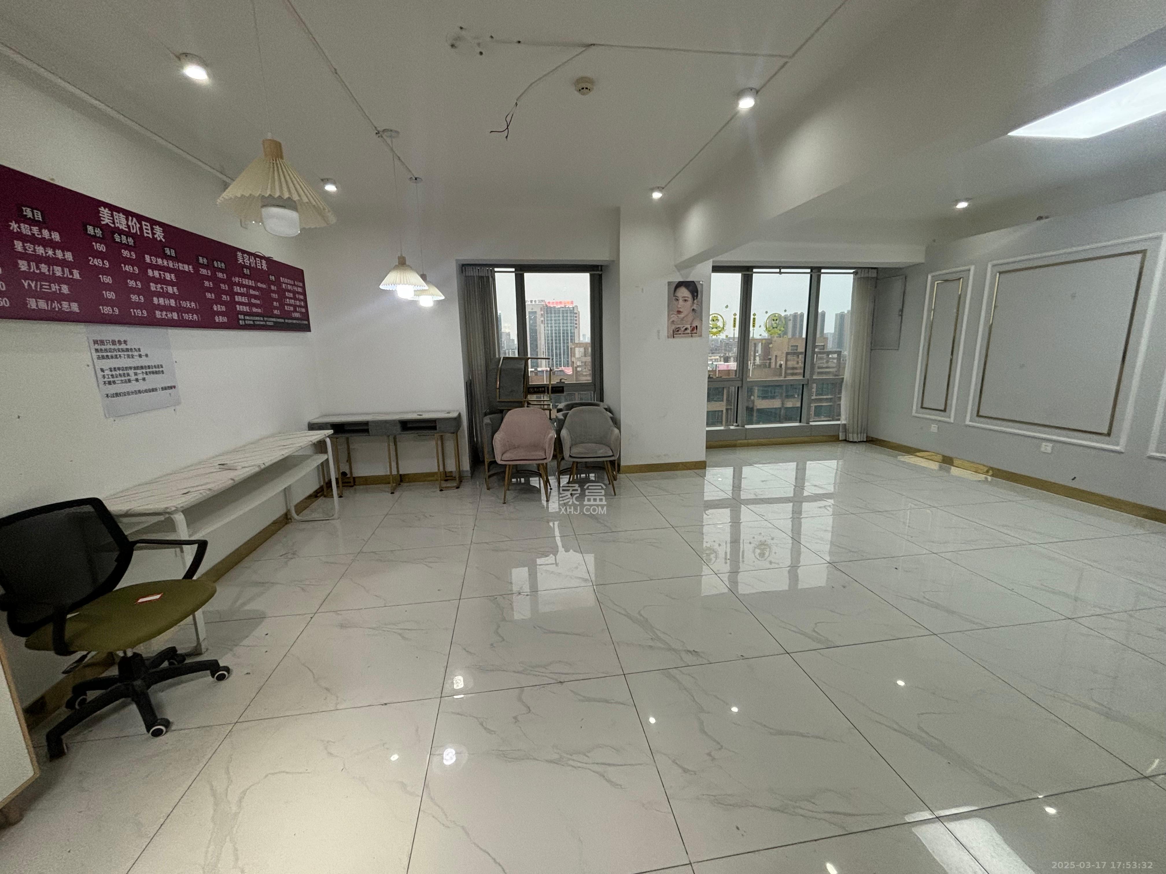 德思勤城市广场(宝格丽公寓)  3室1厅1卫    7500.0元/月 德思勤城市广场(宝格丽公寓)  3室1厅1卫    7500.0元/月室内图