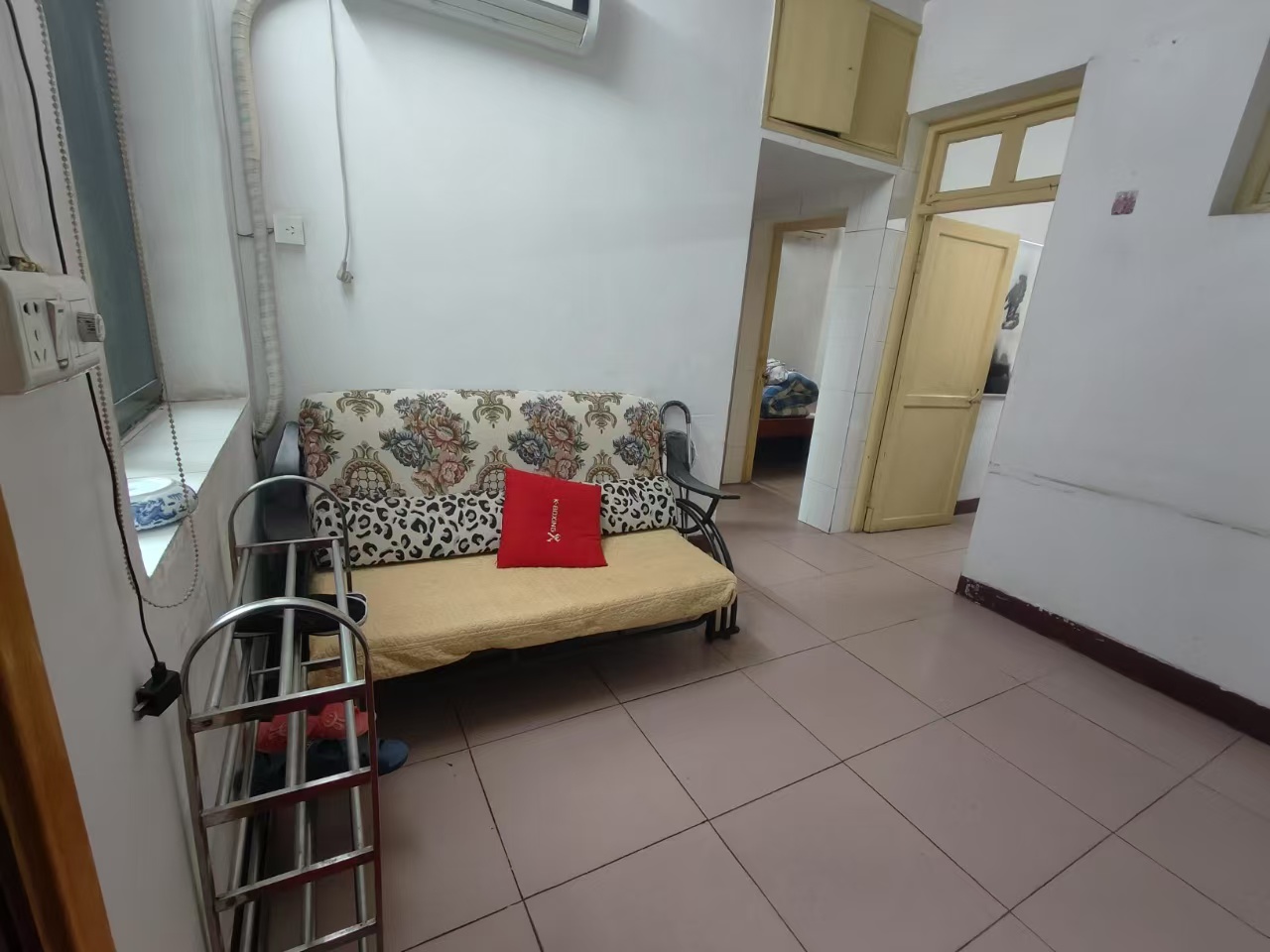 赫山区桃花仑办事处茶亭街社区  1室1厅1卫    700.0元/月 赫山区桃花仑办事处茶亭街社区  1室1厅1卫    700.0元/月