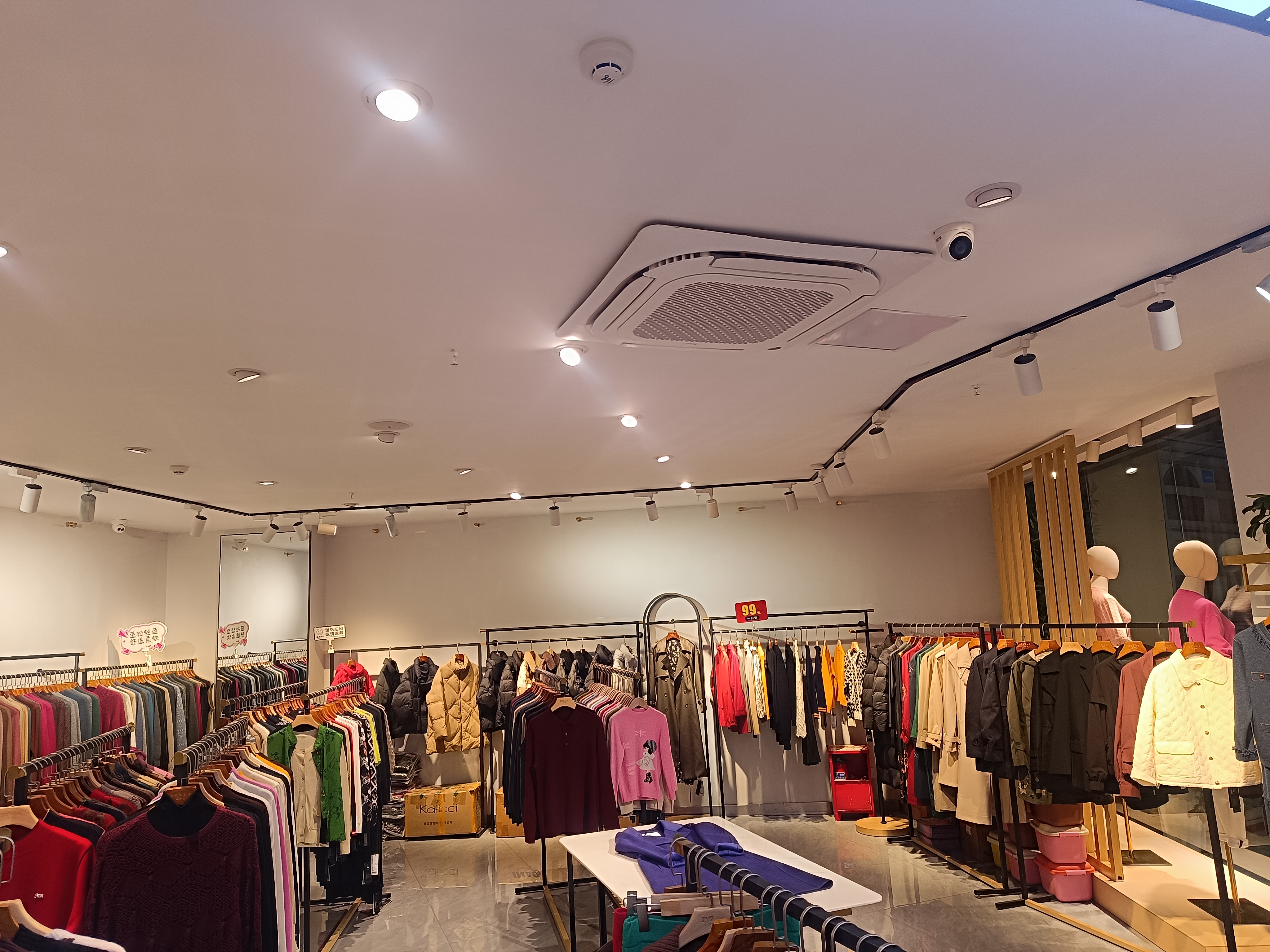 春园步行街--钻石街  1室0厅0卫    158.0万客厅