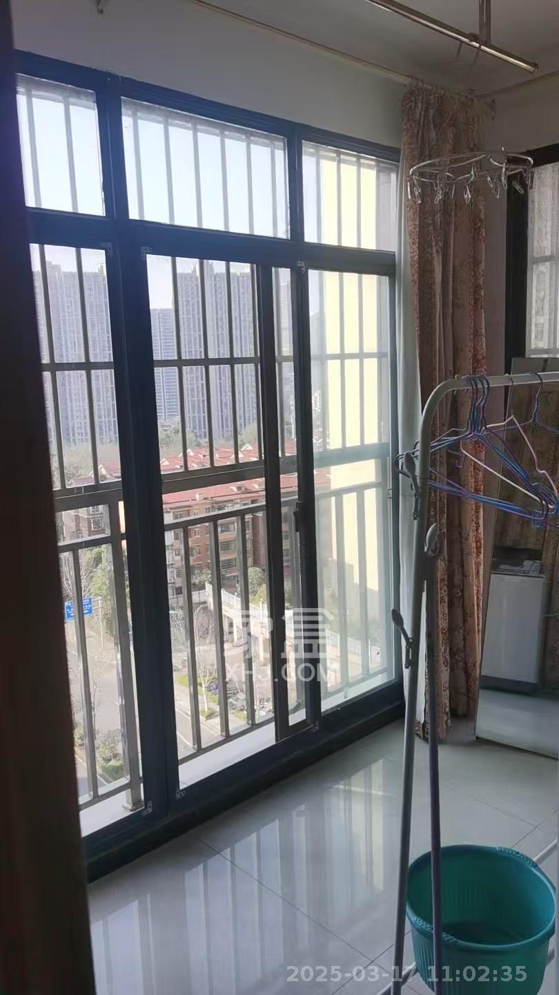 骑龙安置小区  1室1厅1卫    1100.0元/月室内图