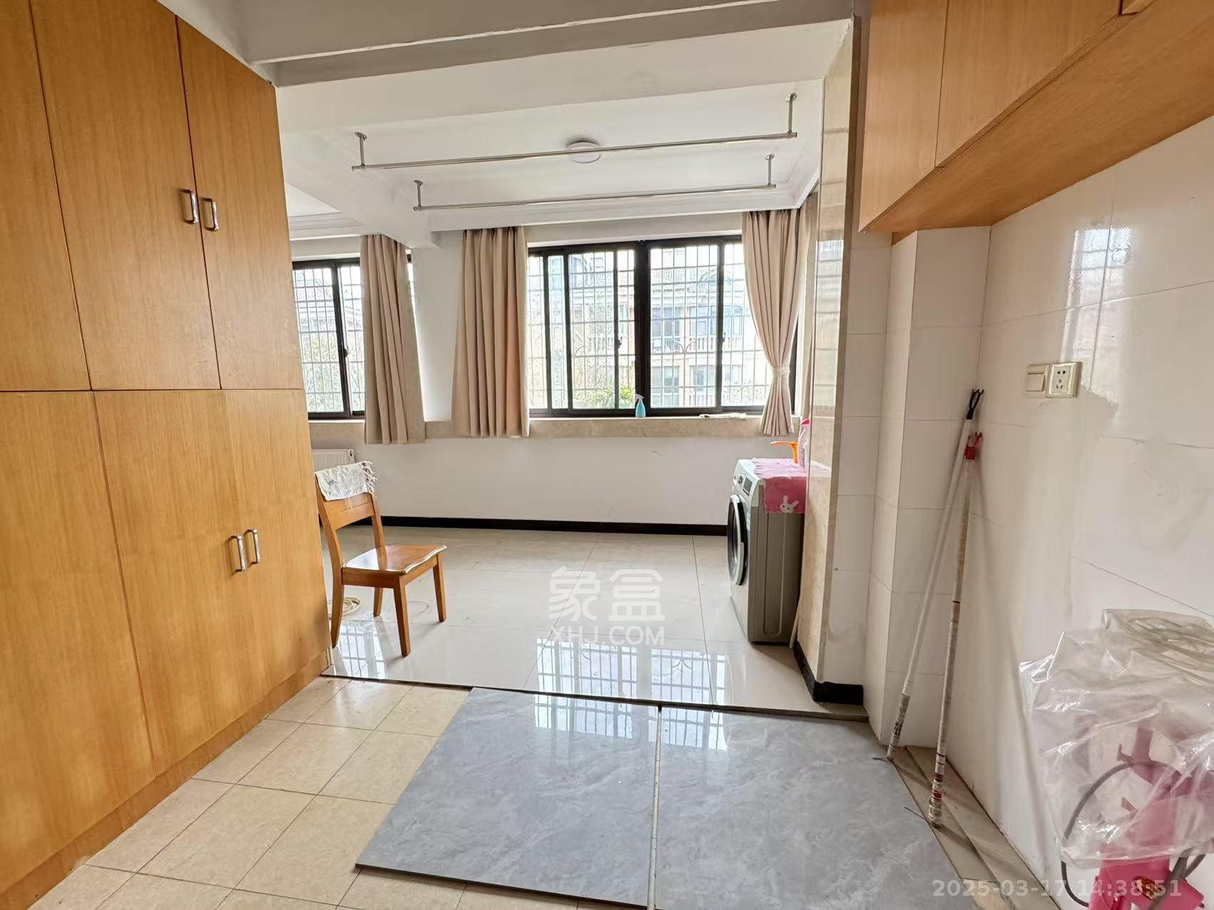 湘龙家园  3室2厅2卫   2600.00元/月室内图