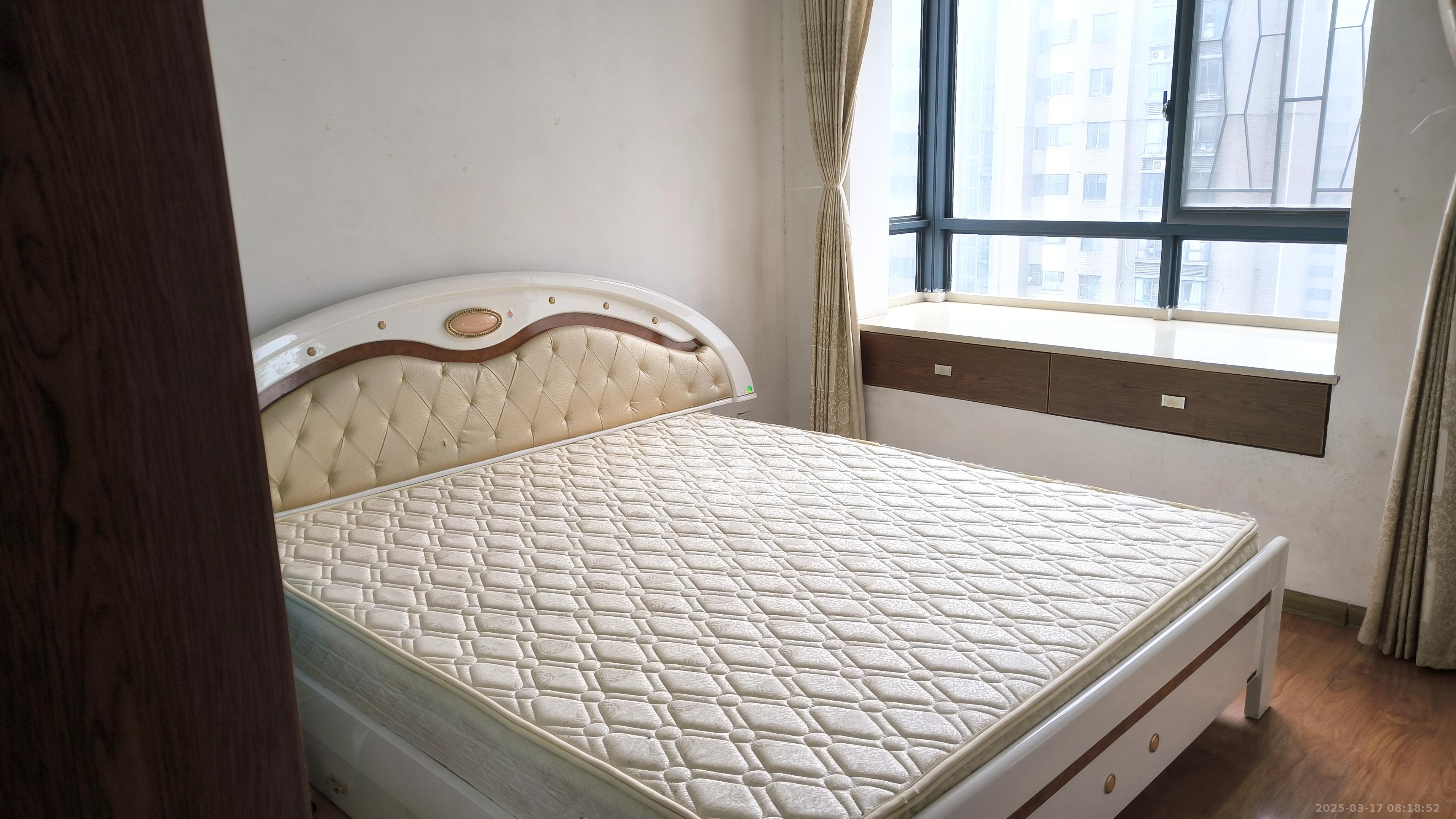 湘江世纪城鸿江苑 3室2厅1卫 2100.0元/月 湘江世纪城鸿江苑 3室2厅1卫 2100.0元/月室内图