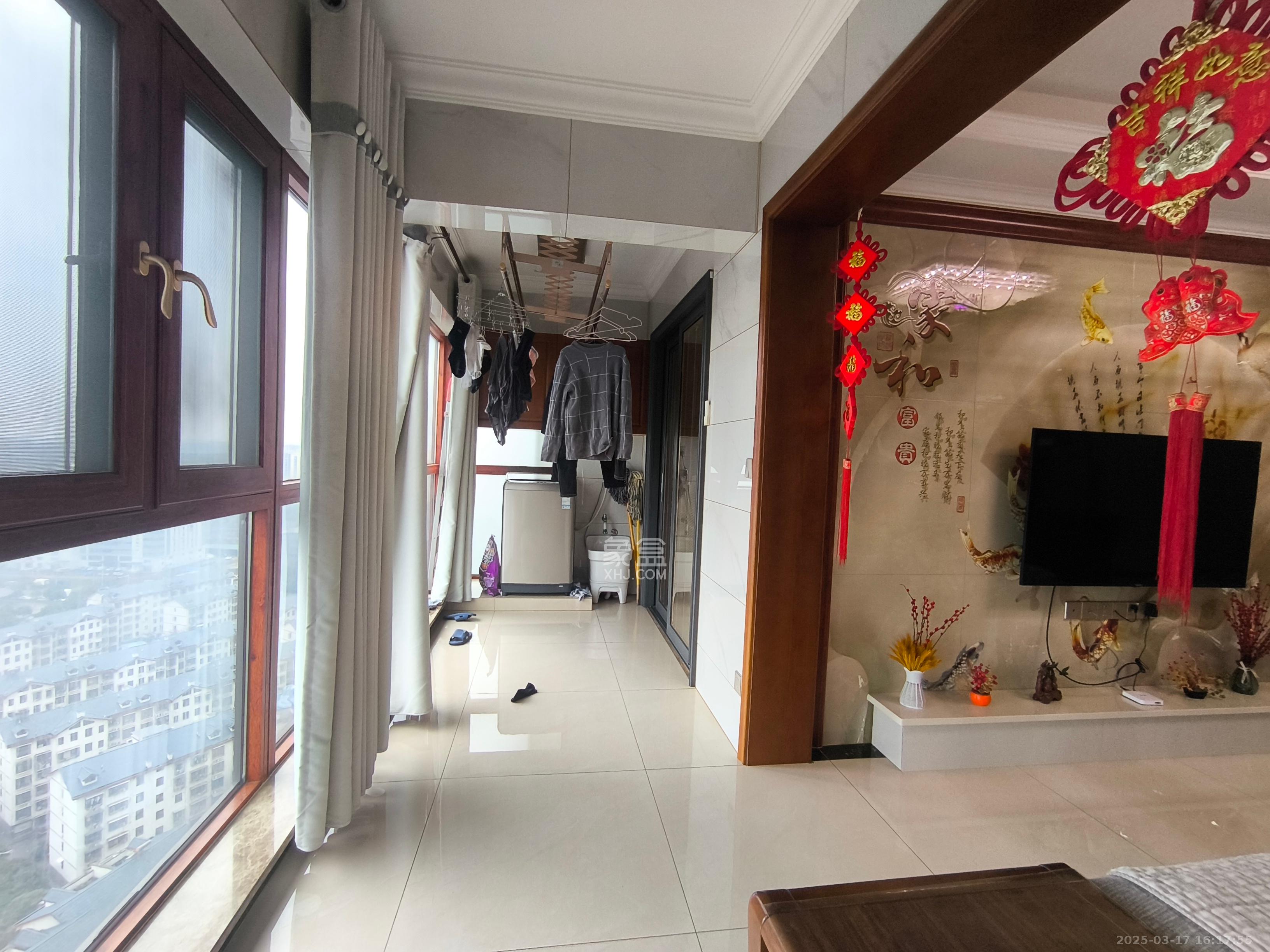 中南国际眼镜城(中伟商业中心) 3室2厅1卫 2400.0元/月 中南国际眼镜城(中伟商业中心) 3室2厅1卫 2400.0元/月室内图