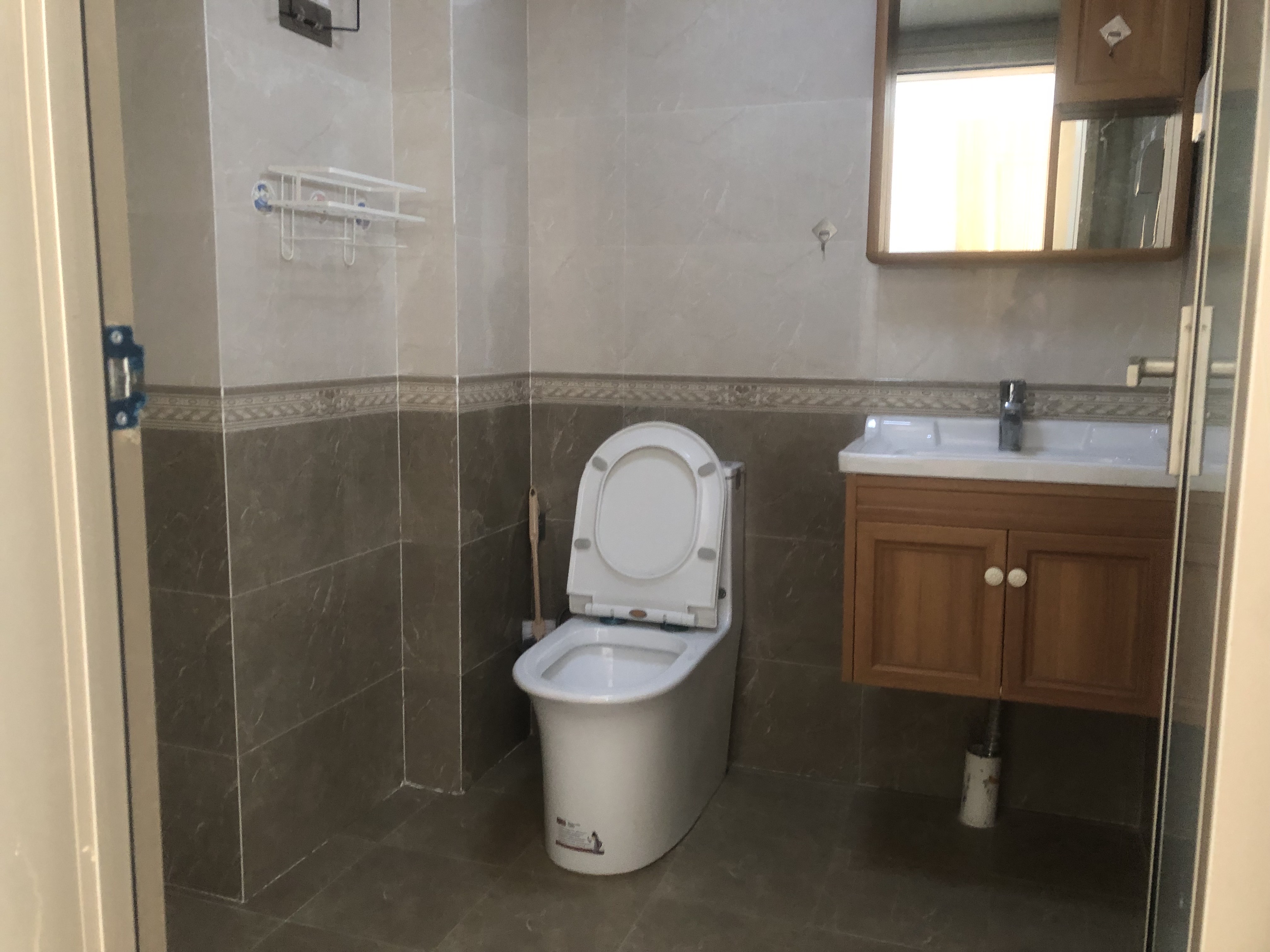 南门口安置小区一期 3室2厅2卫 2500.0元/月 南门口安置小区一期 3室2厅2卫 2500.0元/月室内图