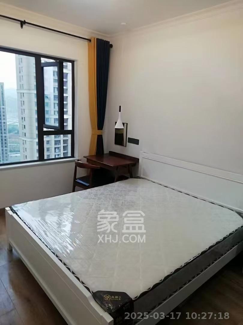 卓越浅水湾  3室2厅2卫   2800.00元/月室内图